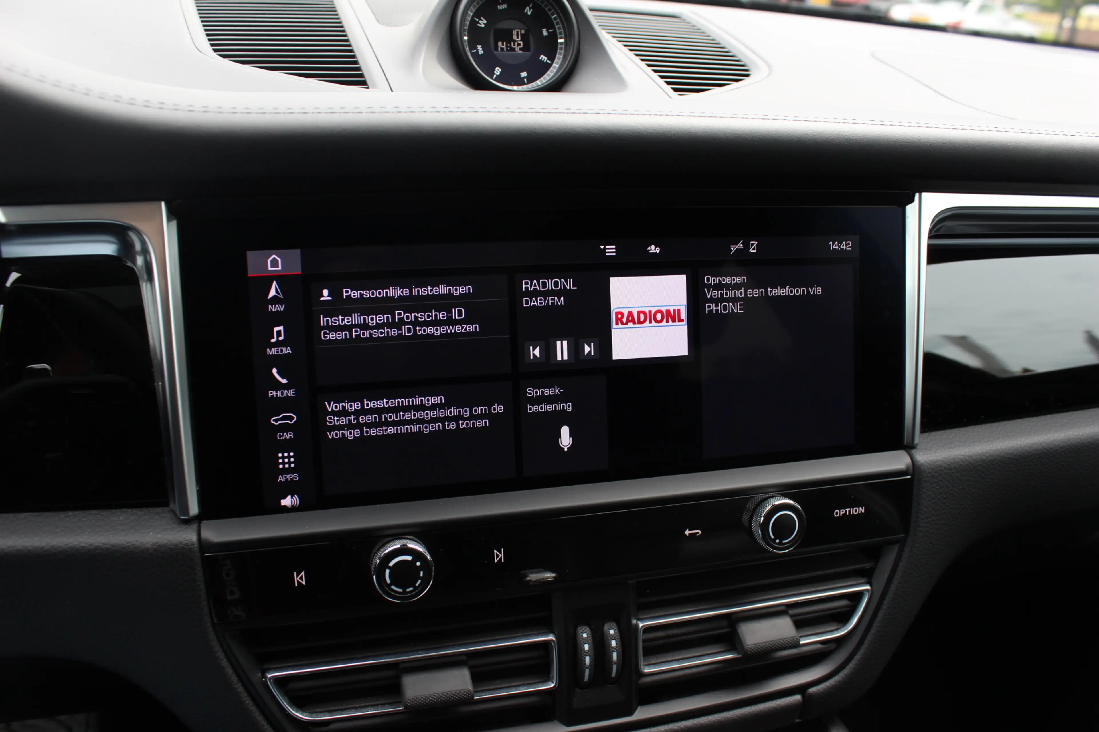 Porsche Macan 2.0 T / Trekhaak / Panoramadak / Camera / Luchtver — photo 22