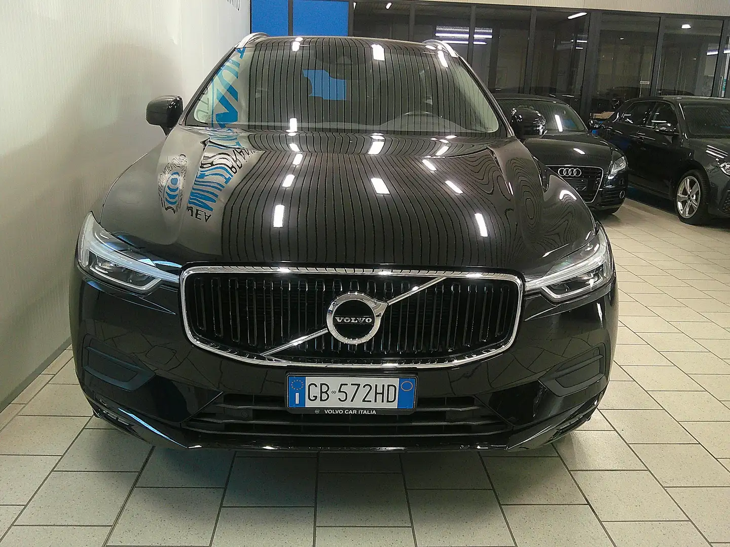 Volvo XC60 B4 (d) AWD Geartronic Momentum Garanzia 24 Mesi Schwarz - 2