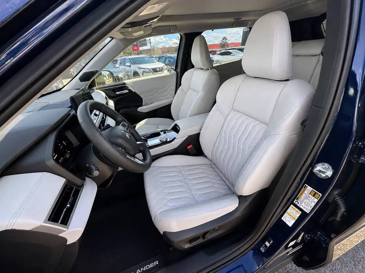 Mitsubishi Outlander photo Mitsubishi Outlander