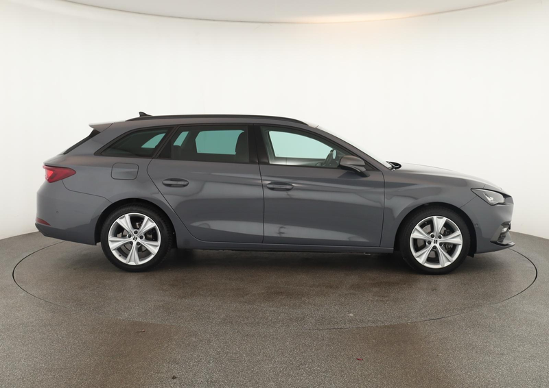 SEAT Leon Sportstourer 2.0 TDI DSG FR LED Nav Key Kam — photo 4