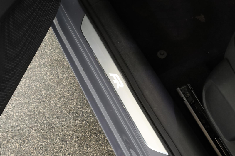 SEAT Leon Sportstourer 2.0 TDI DSG FR LED Nav Key Kam — photo 14