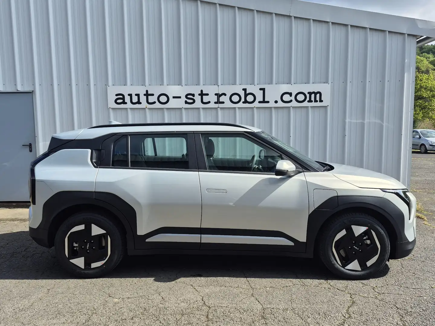 Kia EV3 81,4kWh Long Range Air LP: 44.290 Leasing: 34.000 Silber - 2