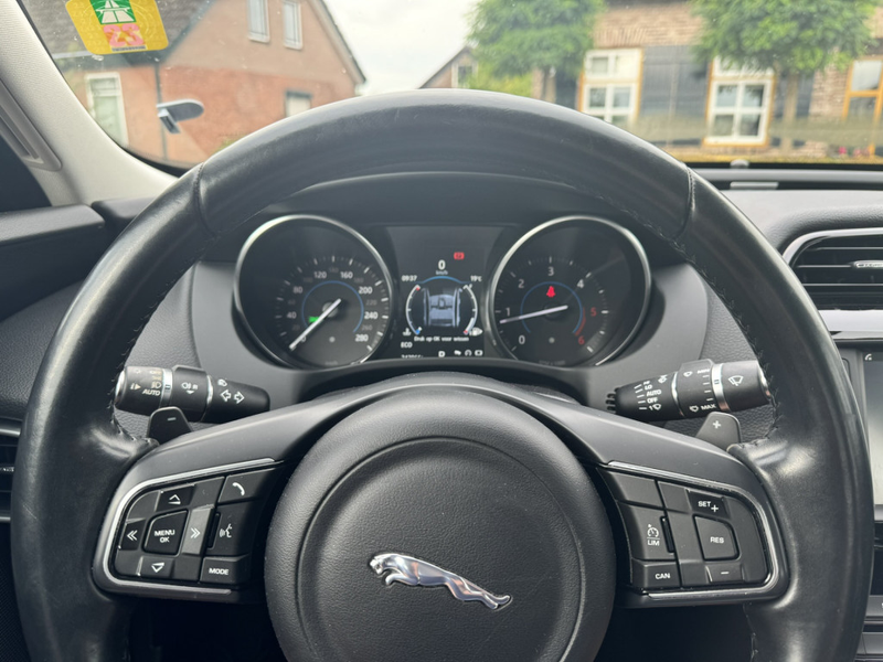 Jaguar XE 2.0 D Pure Automaat | Clima | Navi | Camera |  - G — photo 8
