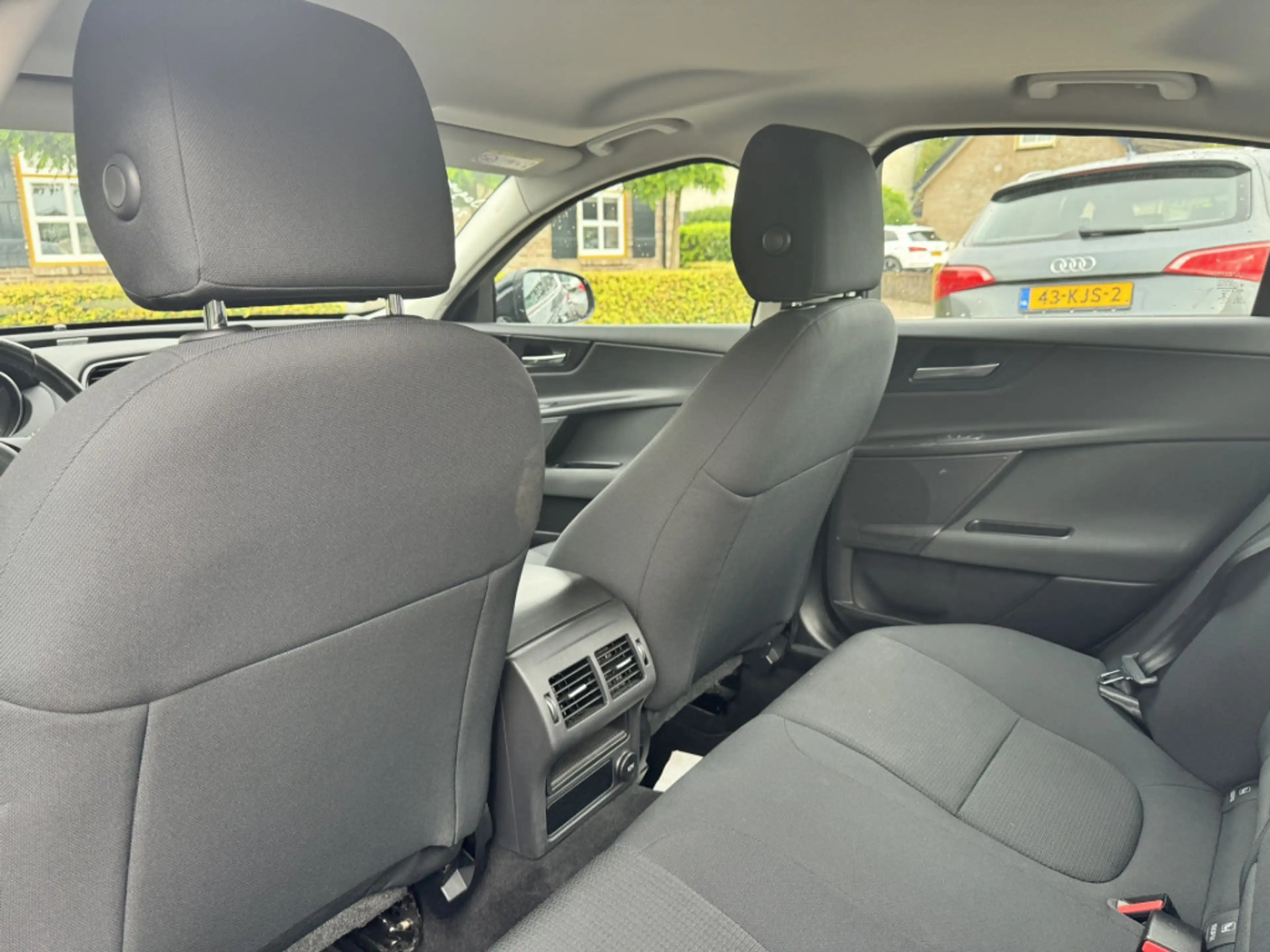 Jaguar XE 2.0 D Pure Automaat | Clima | Navi | Camera |  - G — photo 14