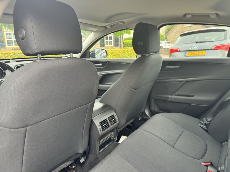 Jaguar XE 2.0 D Pure Automaat | Clima | Navi | Camera |  - G — photo 14