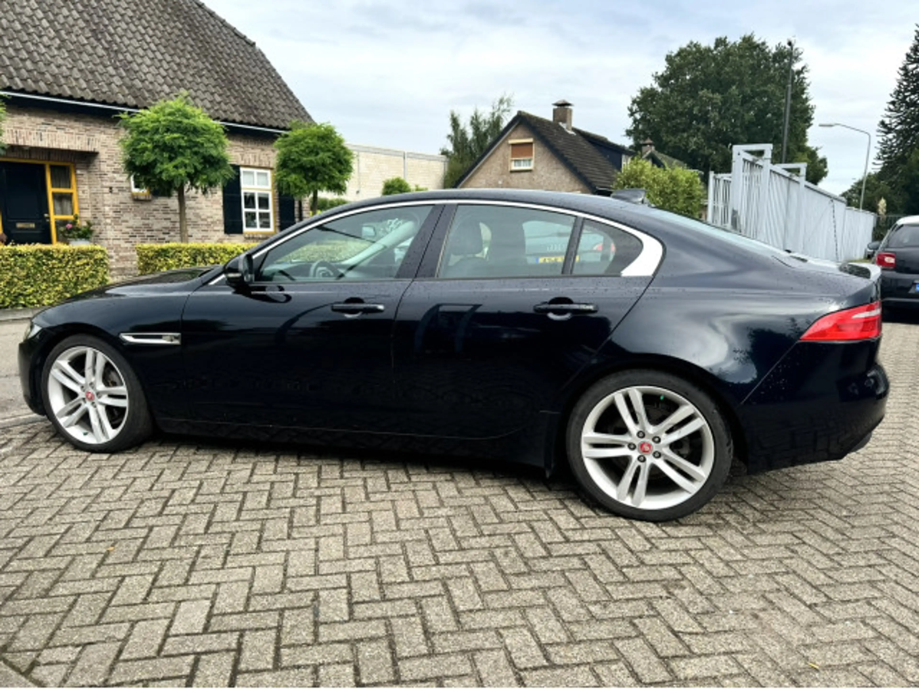Jaguar XE 2.0 D Pure Automaat | Clima | Navi | Camera |  - G — photo 2