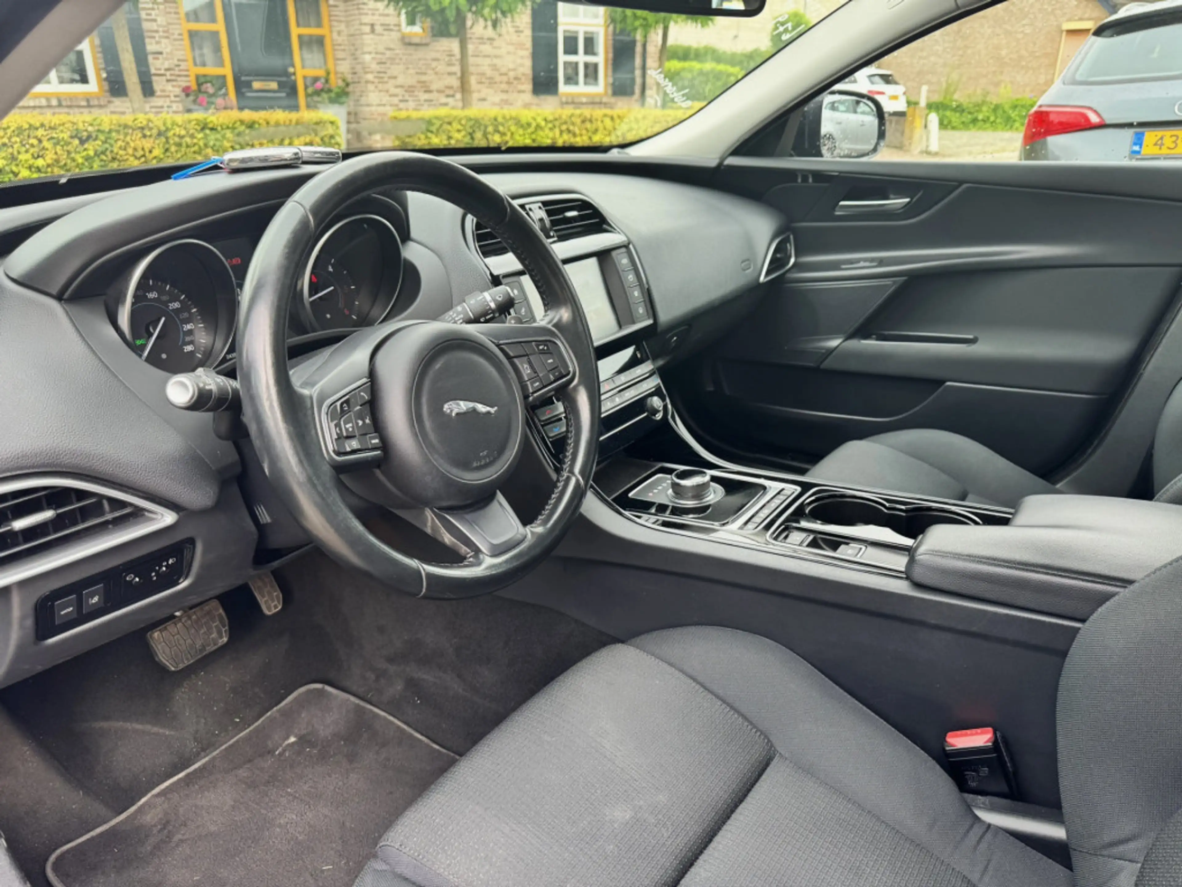 Jaguar XE 2.0 D Pure Automaat | Clima | Navi | Camera |  - G — photo 6