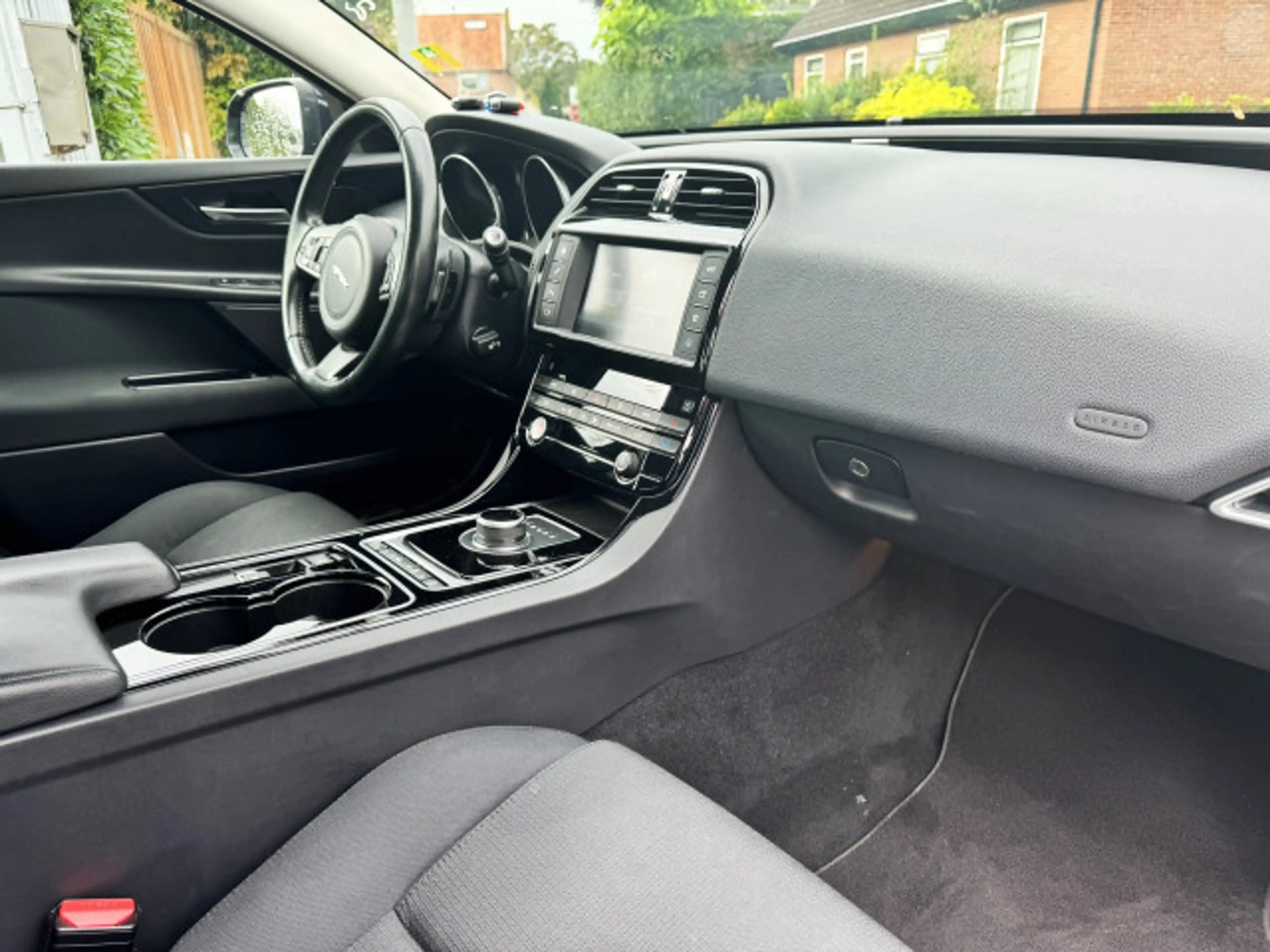 Jaguar XE 2.0 D Pure Automaat | Clima | Navi | Camera |  - G — photo 7