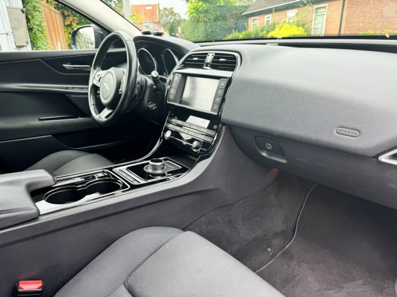 Jaguar XE 2.0 D Pure Automaat | Clima | Navi | Camera |  - G — photo 7