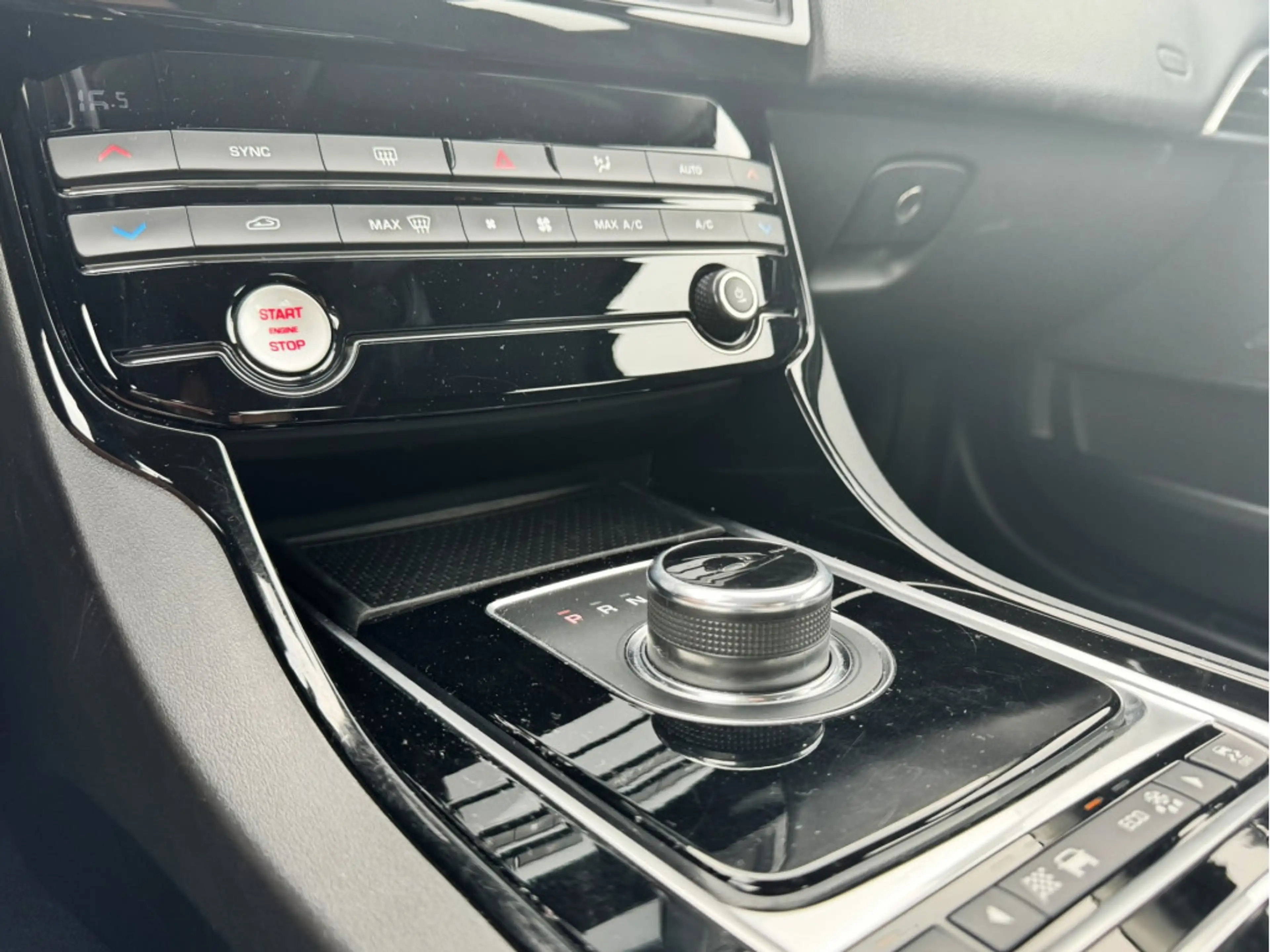 Jaguar XE 2.0 D Pure Automaat | Clima | Navi | Camera |  - G — photo 9