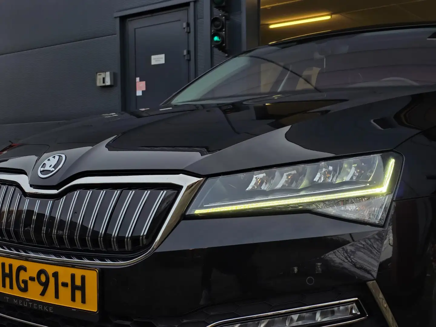 Skoda Superb Combi 1.4 TSI iV Business Edition Plus / STANDKACH Schwarz - 2