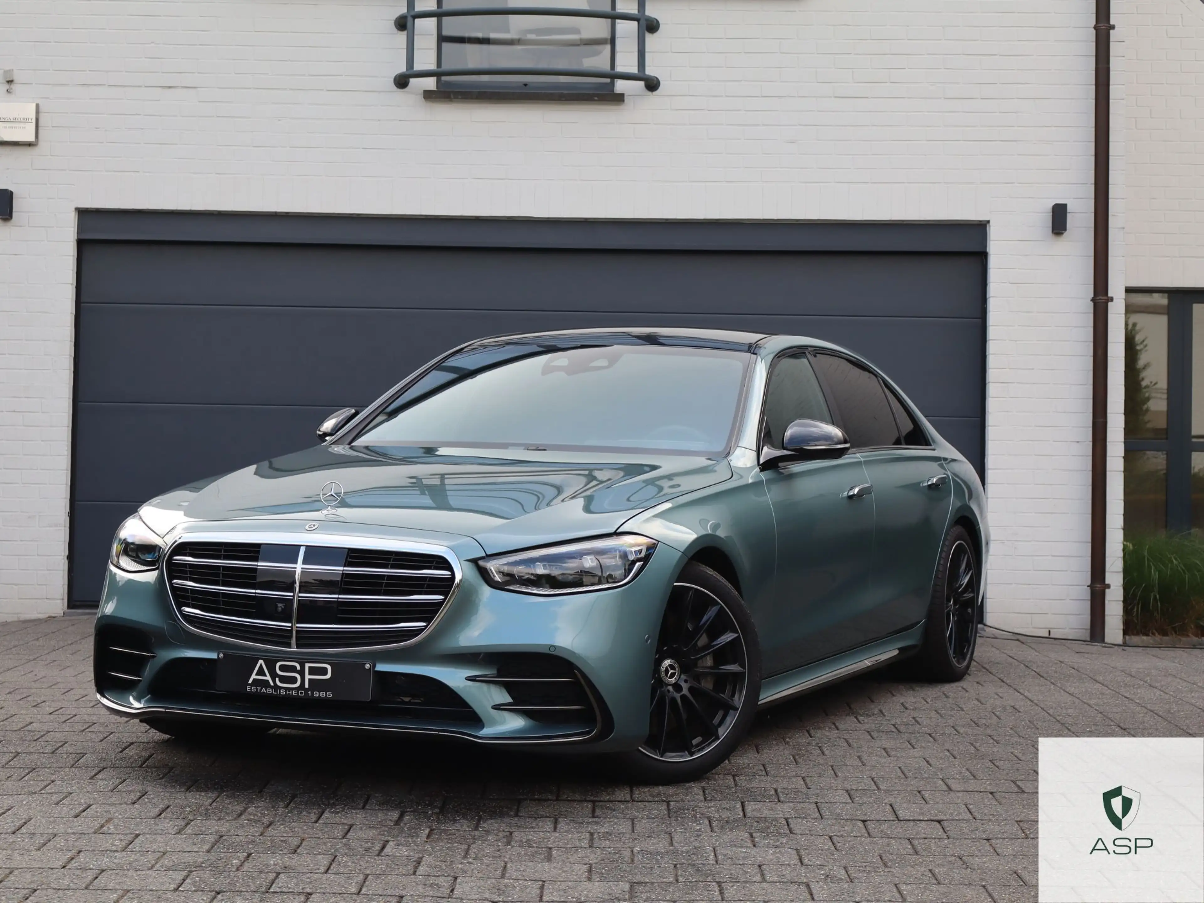Mercedes-Benz S 580 Long 4-Matic | AMG Line | Nightpakket | Bumester | 2025 — photo 2
