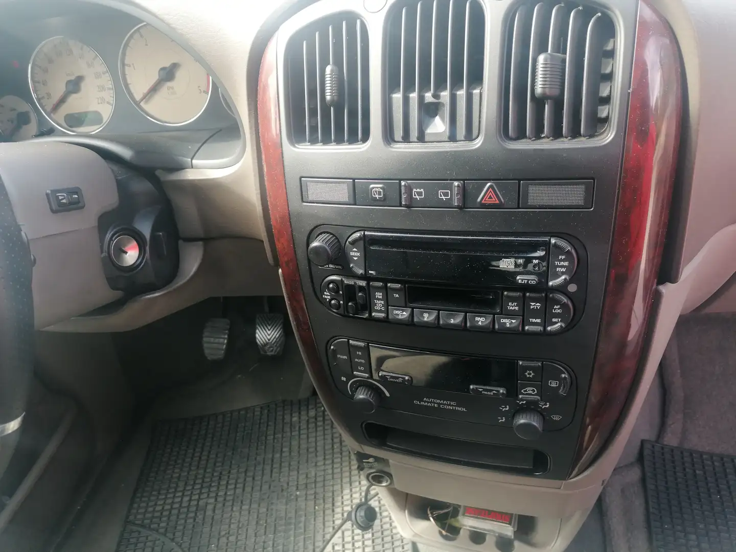 Chrysler Voyager Voyager III 2001 2.5 crd LX - 2