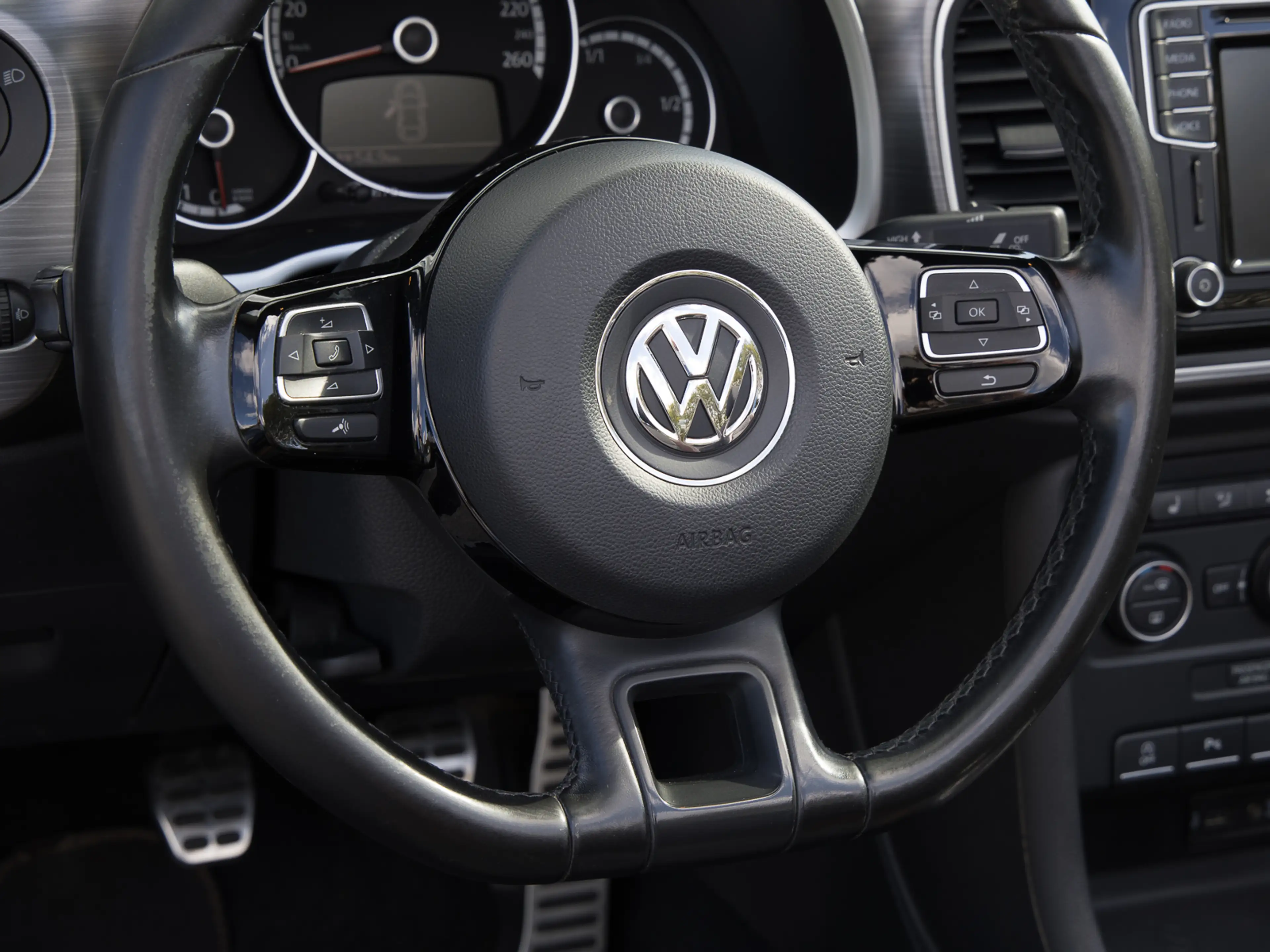 Volkswagen Beetle Cabriolet 1.4 TSI ALLSTAR NAVI XENON REARVIEW 18LM — photo 10