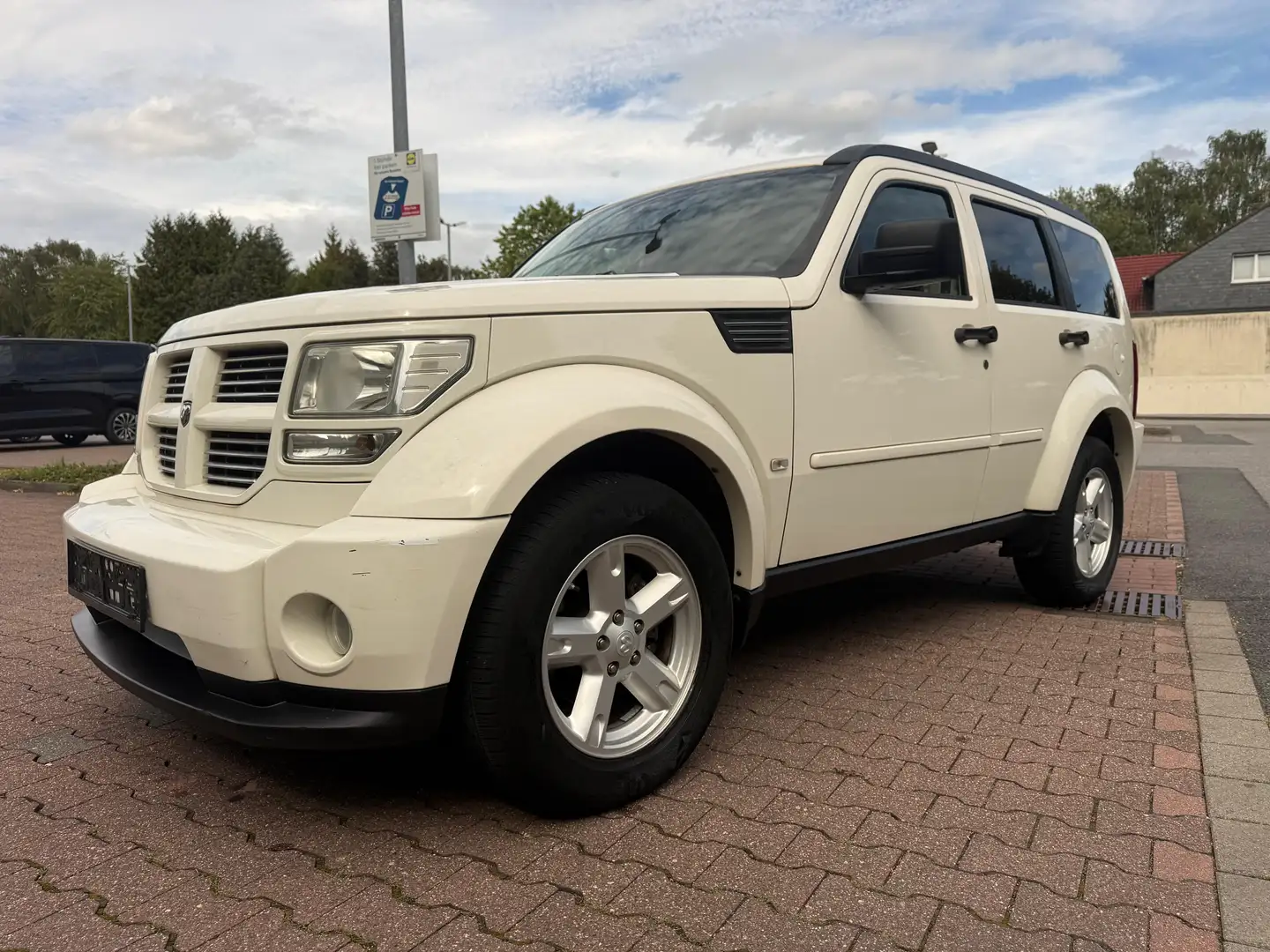 Dodge Nitro Nitro 2.8 CRD DPF Automatik R/T Weiß - 2