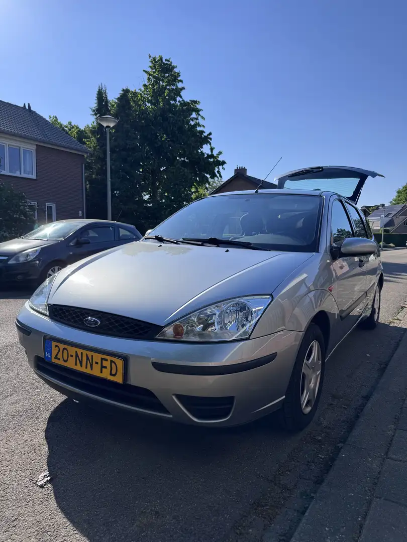 Ford Focus 1.6 Futura - 1