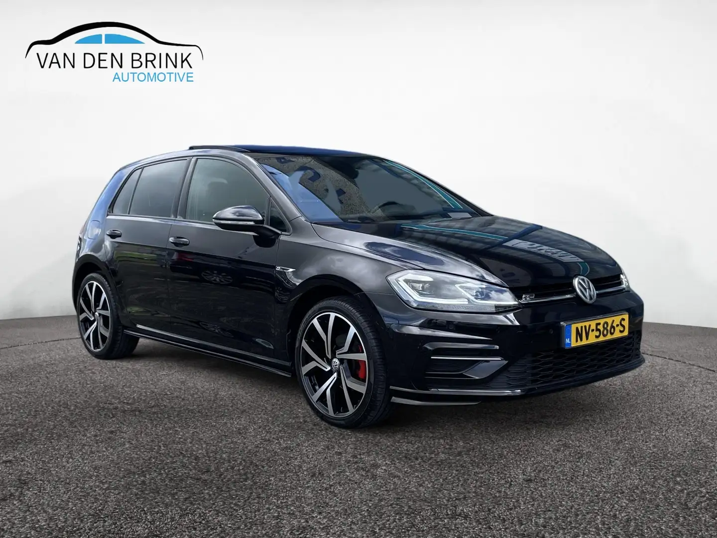 Volkswagen Golf 1.0 TSI R-line Dynaudio Pano NAP Zwart - 1