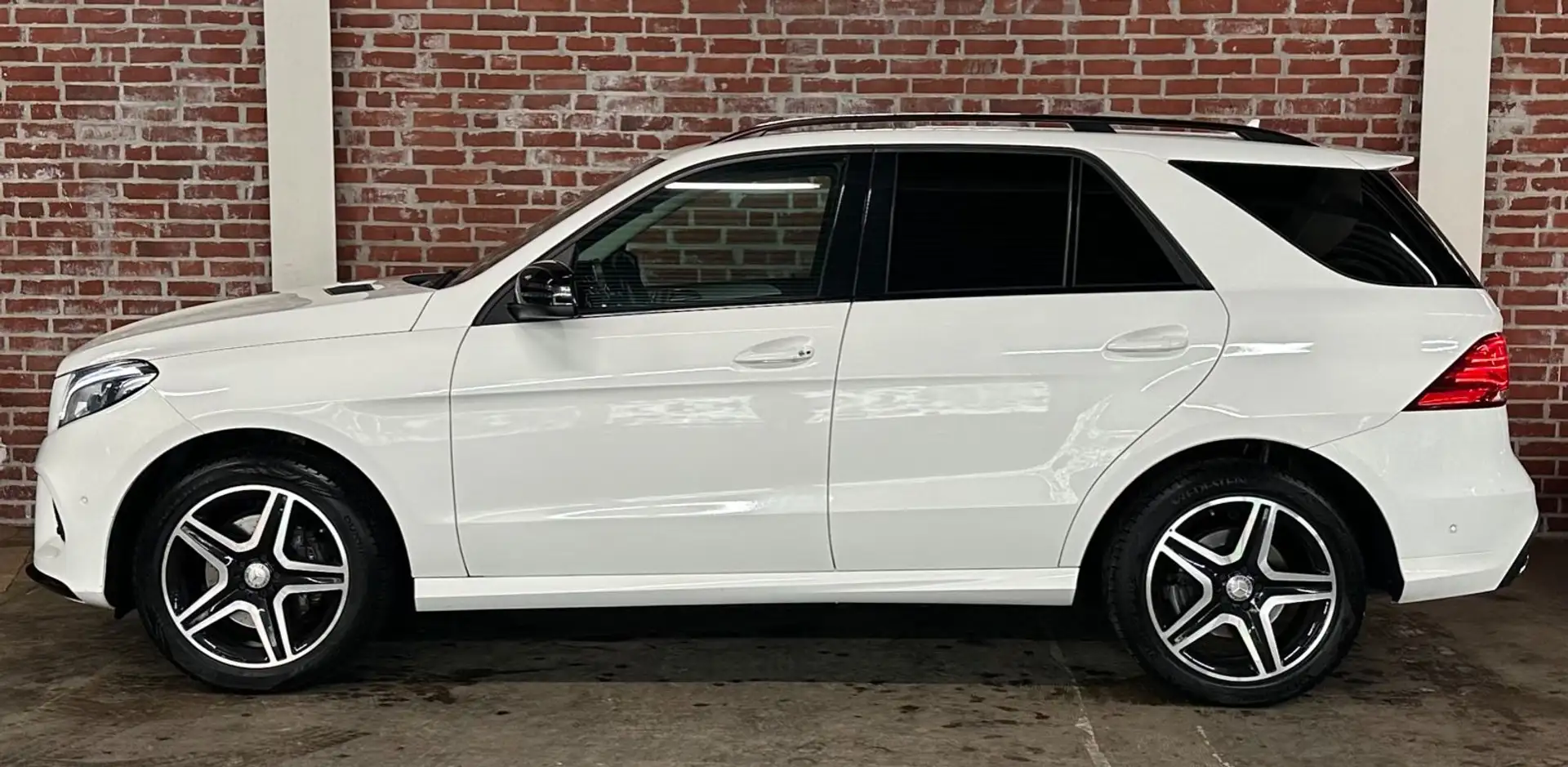 Mercedes-Benz GLE 350 d 4Matic 9G AMG LED/DTR+/AHK/GSD/R.Kamera Weiß - 2