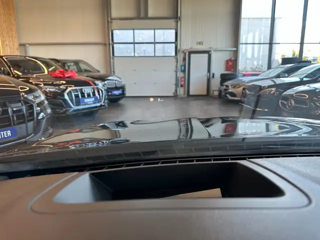 BMW 5 Series view 14