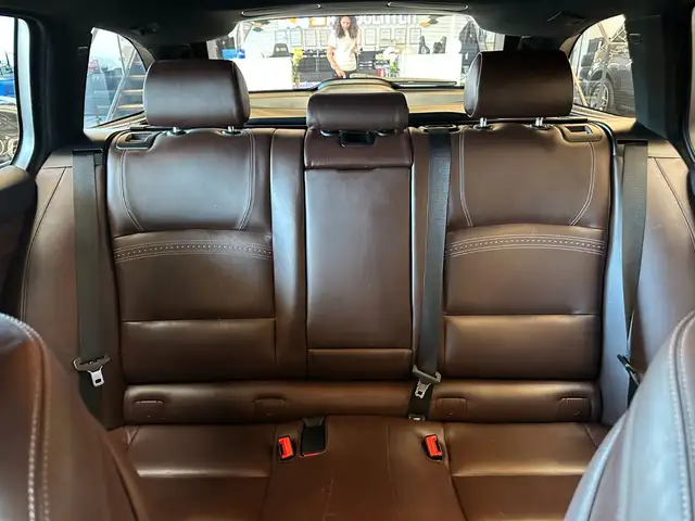 BMW 5 Series view 10