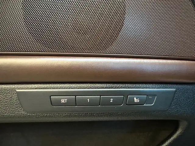 BMW 5 Series view 7
