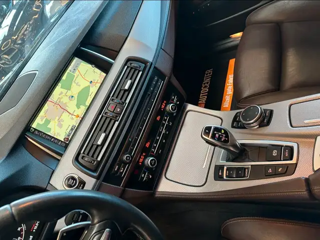 BMW 5 Series view 11