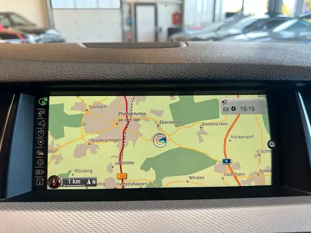 BMW 5 Series view 13