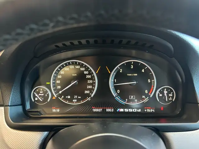 BMW 5 Series view 12