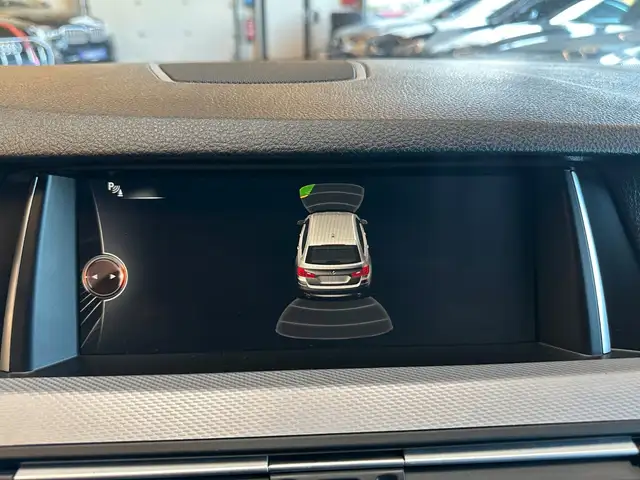 BMW 5 Series view 15