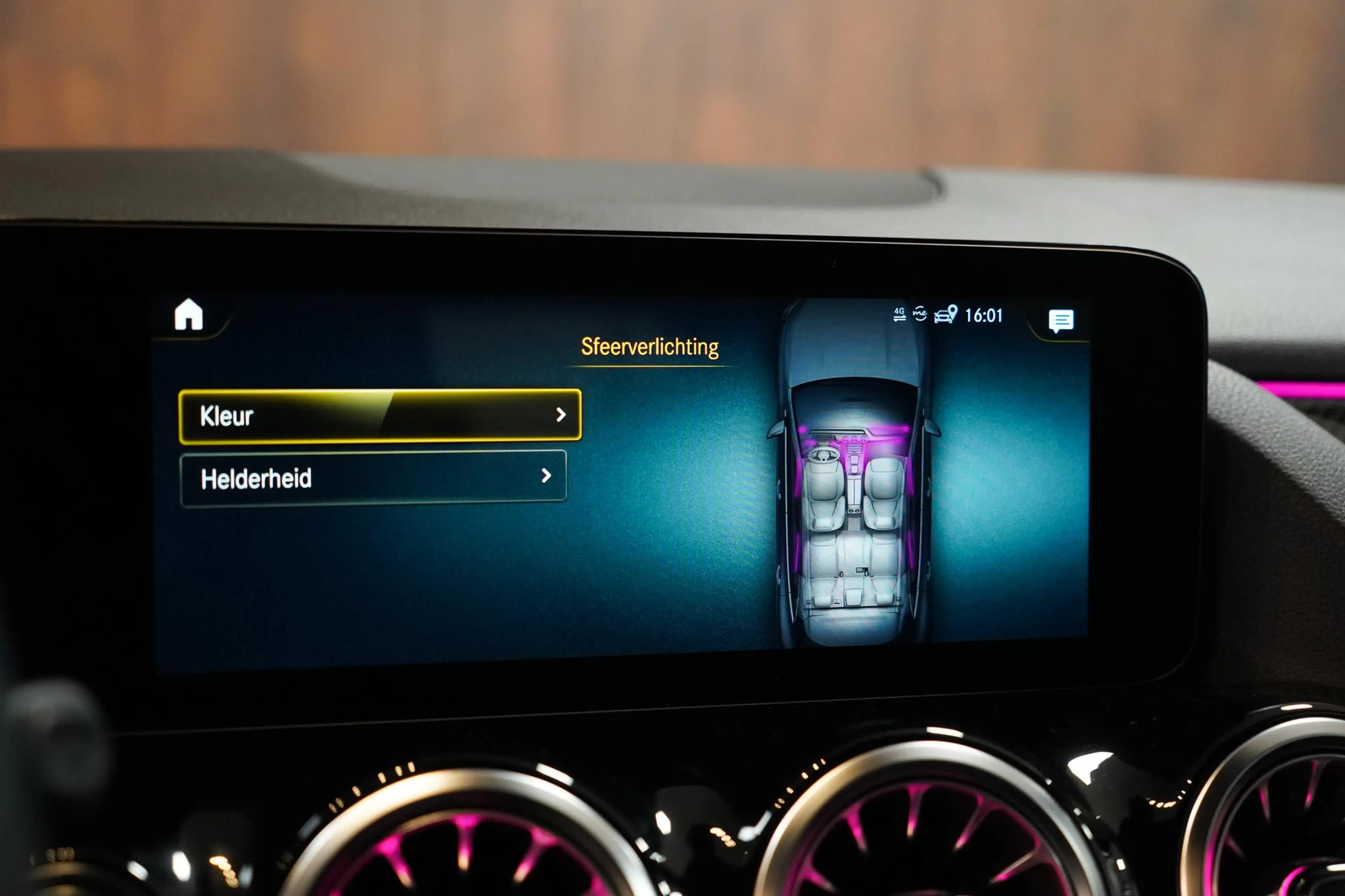 Mercedes-Benz GLA 250 e AMG Line — photo 49