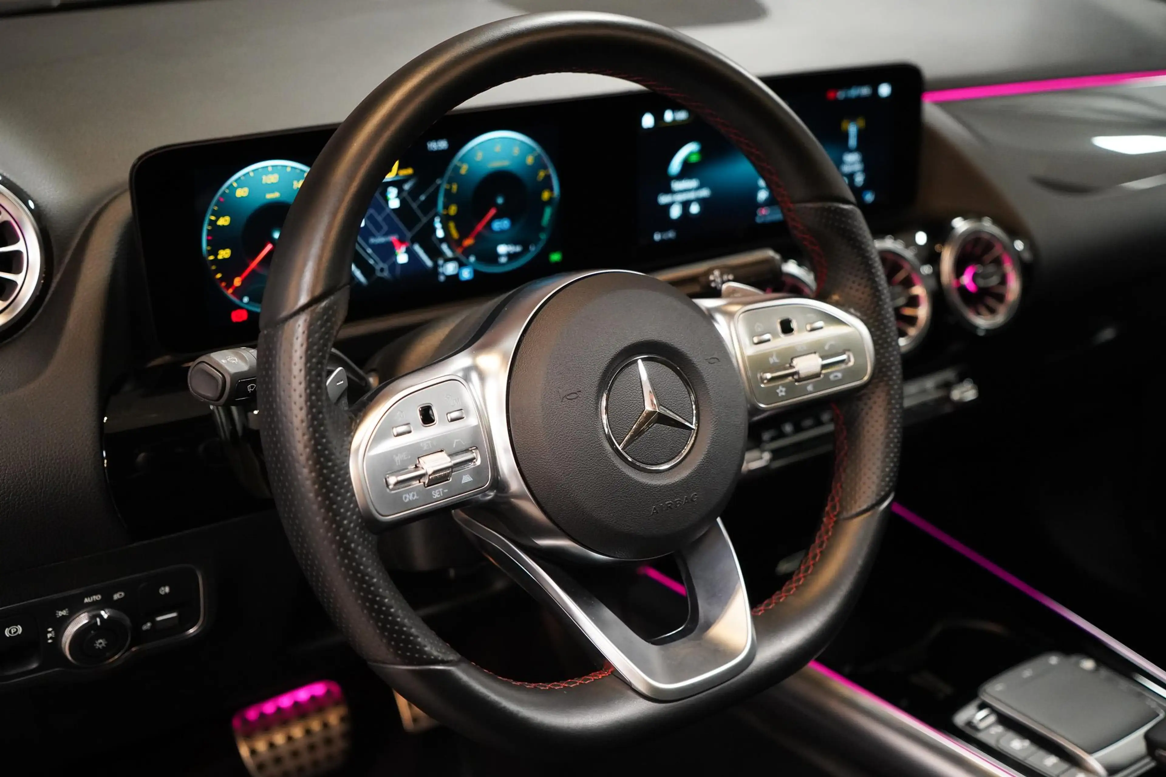 Mercedes-Benz GLA 250 e AMG Line — photo 6