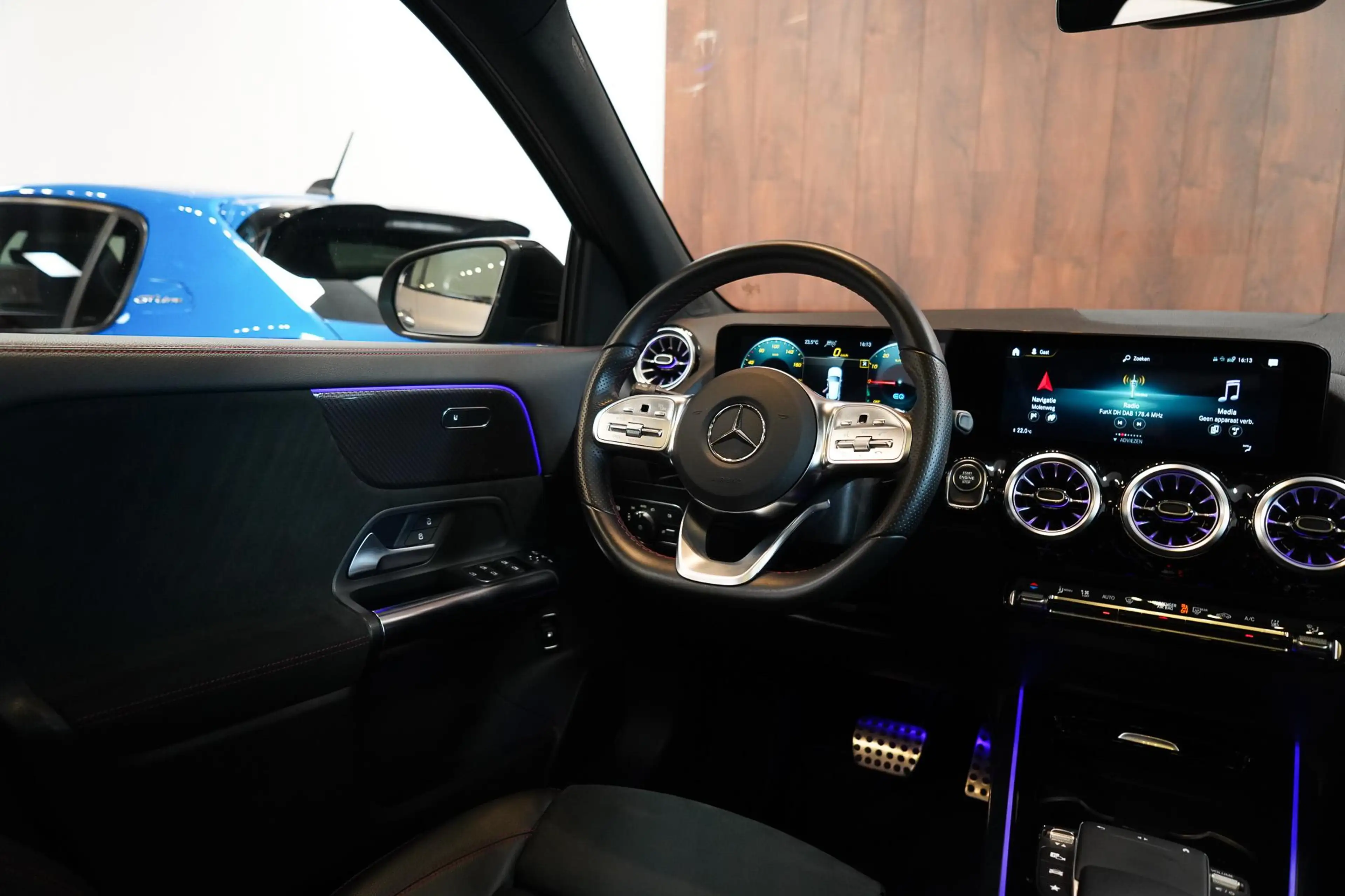 Mercedes-Benz GLA 250 e AMG Line — photo 26
