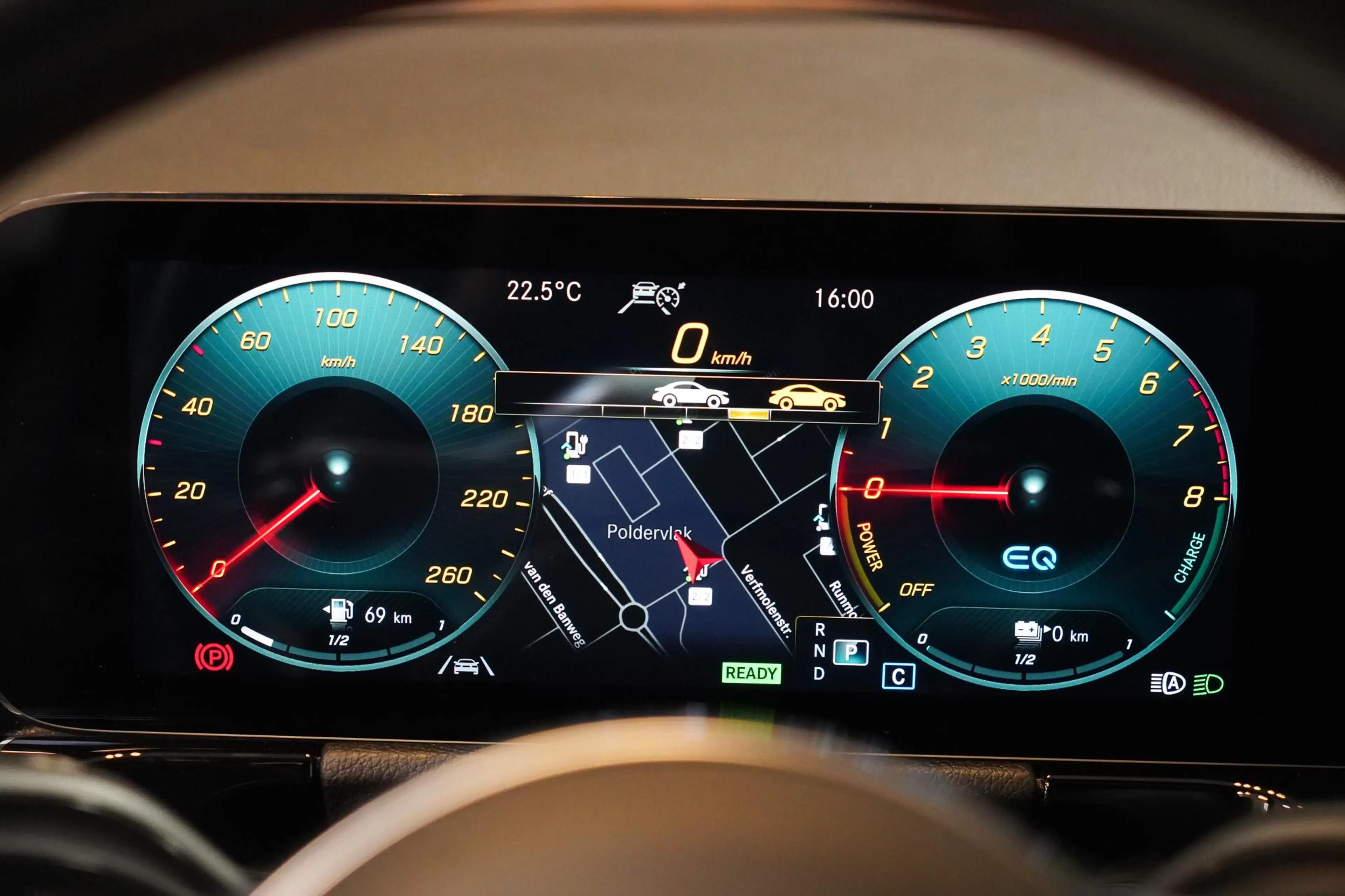 Mercedes-Benz GLA 250 e AMG Line — photo 44