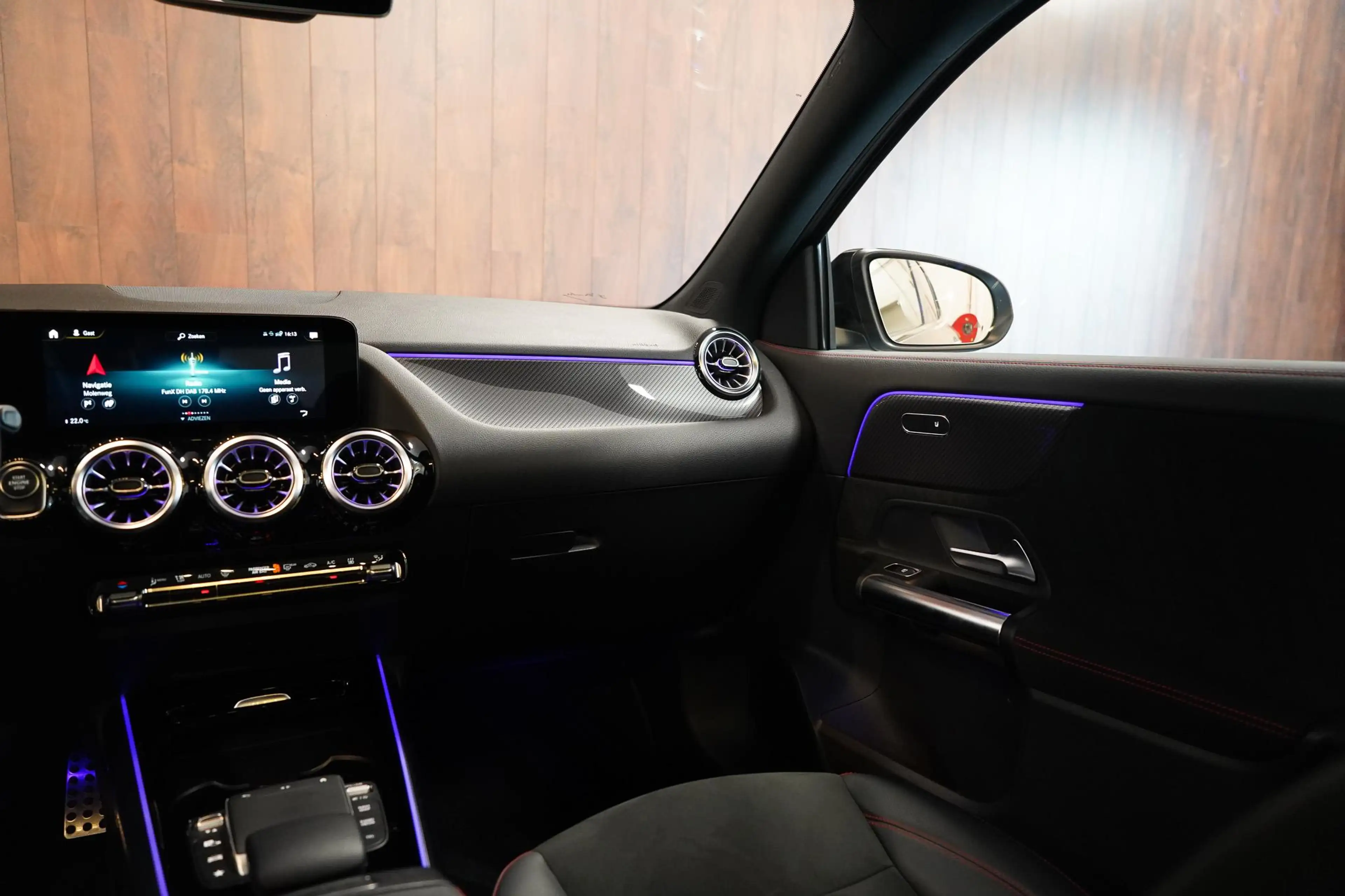 Mercedes-Benz GLA 250 e AMG Line — photo 27