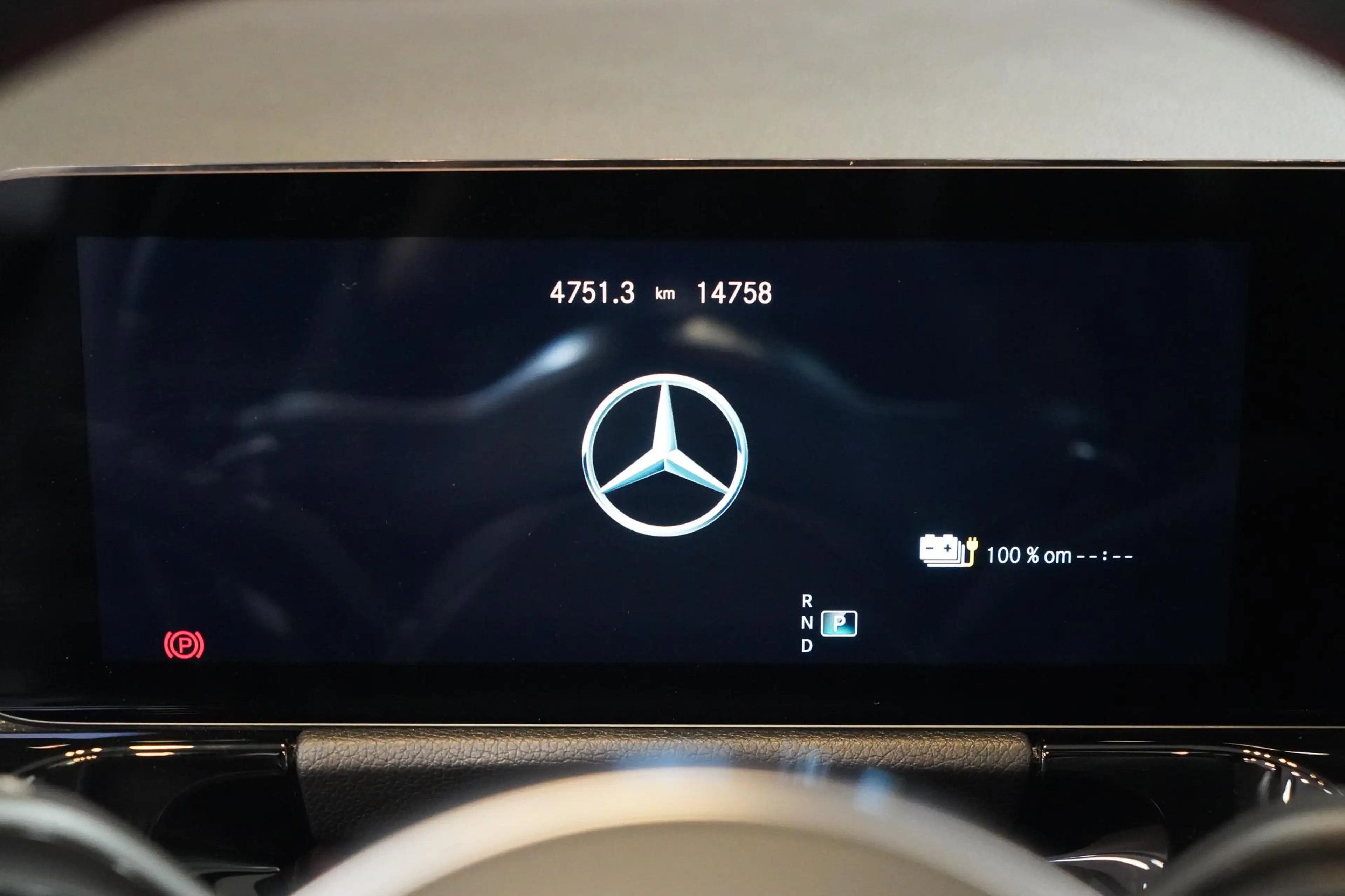 Mercedes-Benz GLA 250 e AMG Line — photo 13