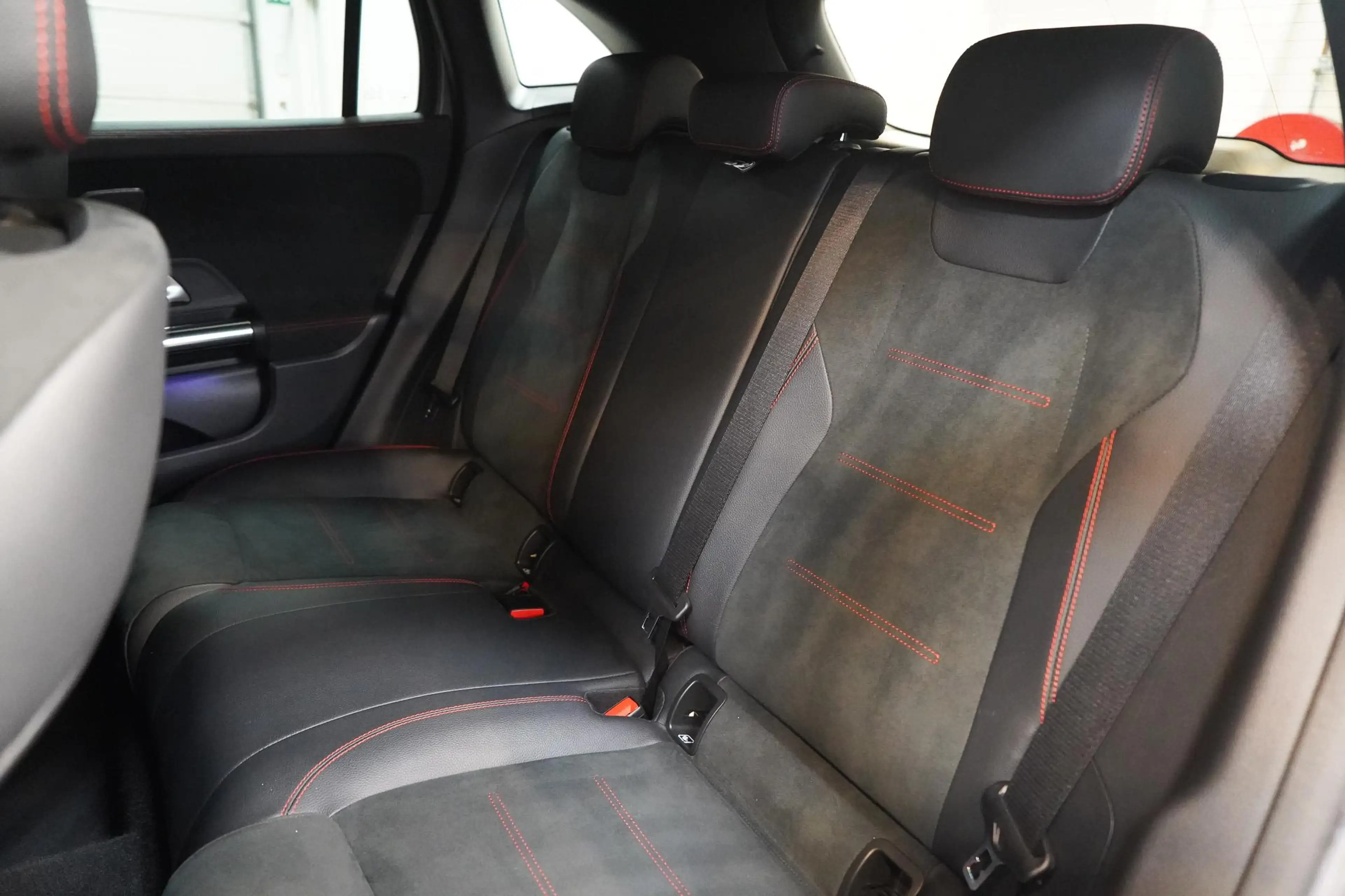 Mercedes-Benz GLA 250 e AMG Line — photo 24