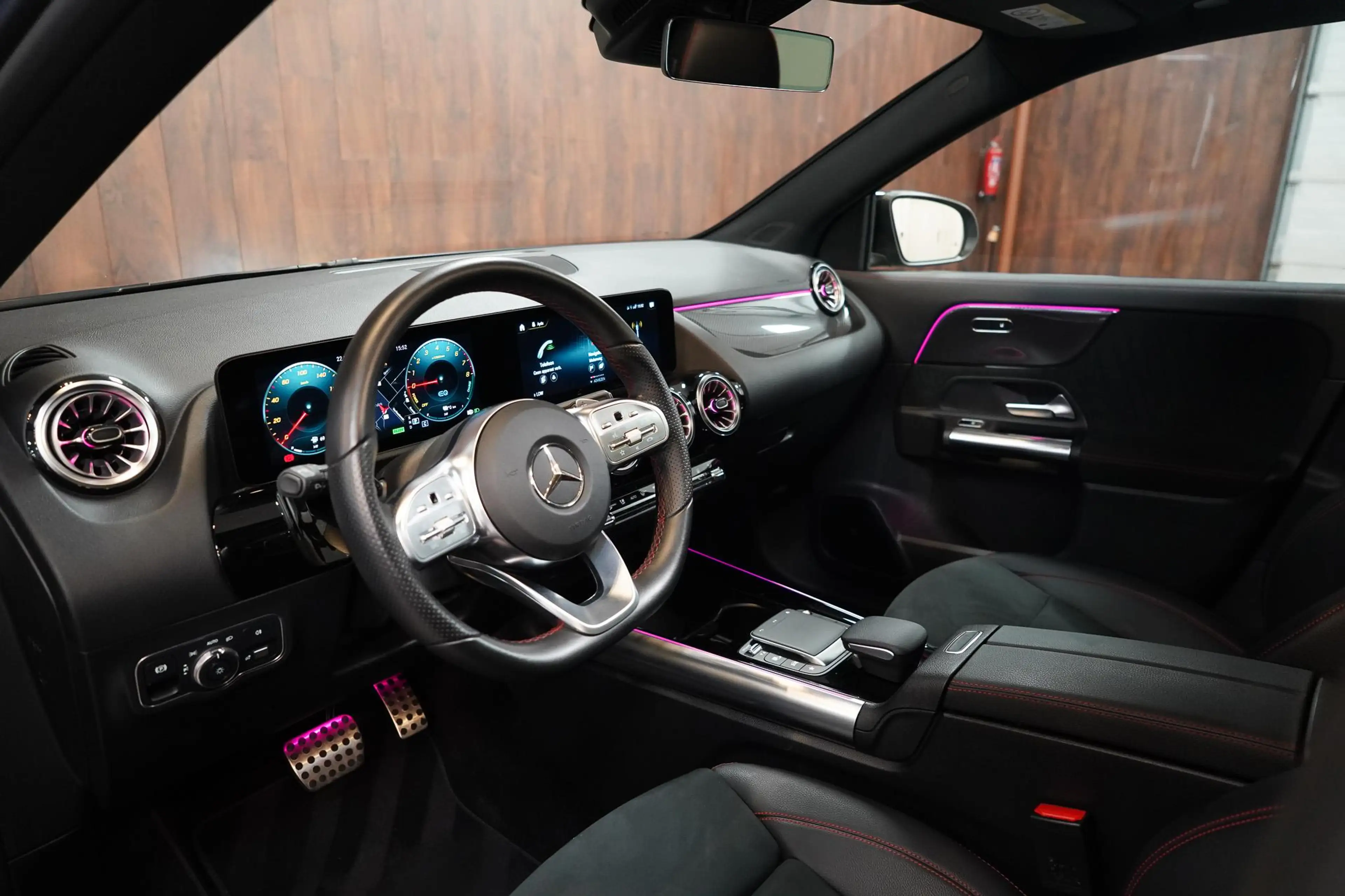Mercedes-Benz GLA 250 e AMG Line — photo 5