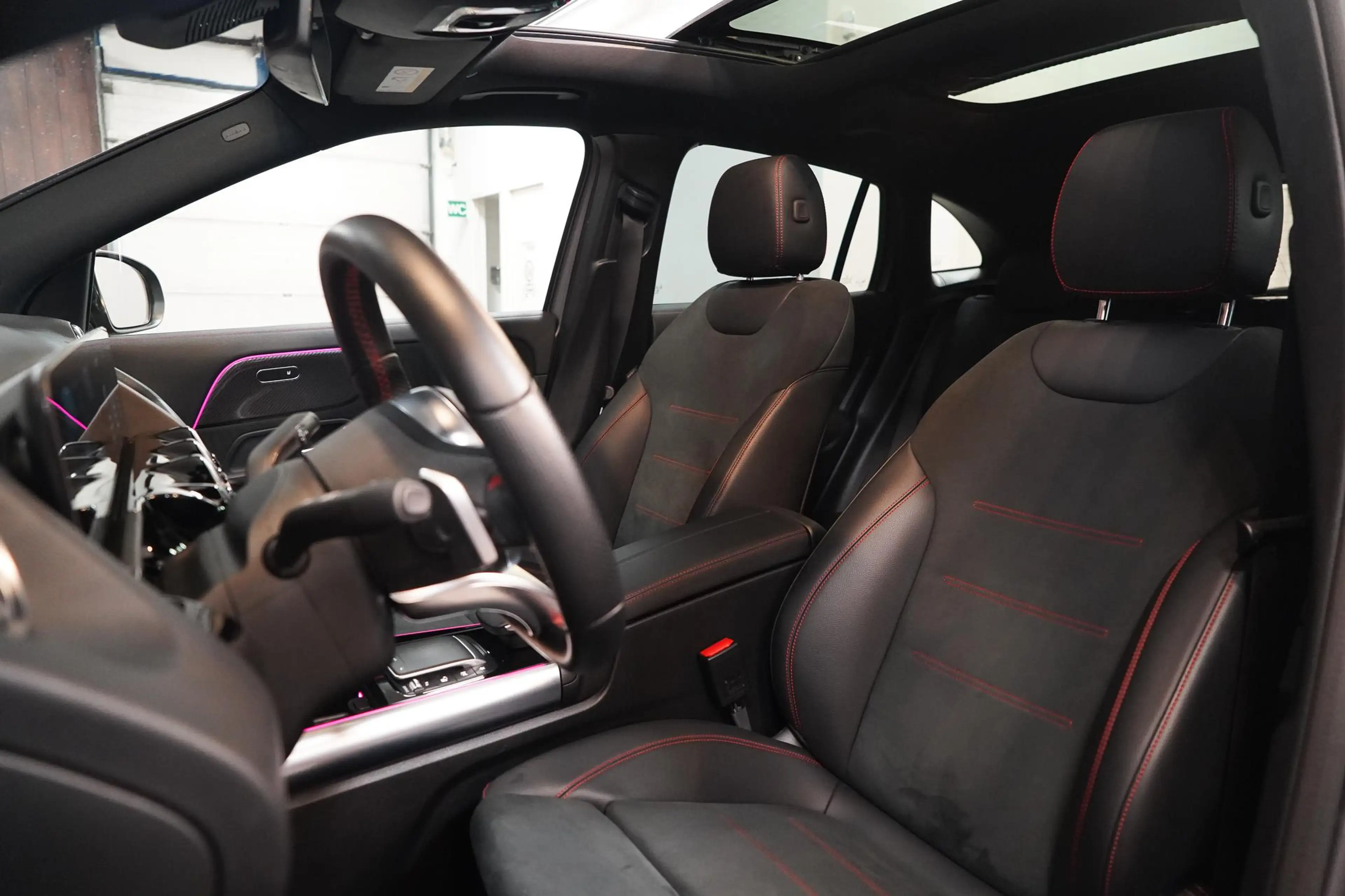Mercedes-Benz GLA 250 e AMG Line — photo 3