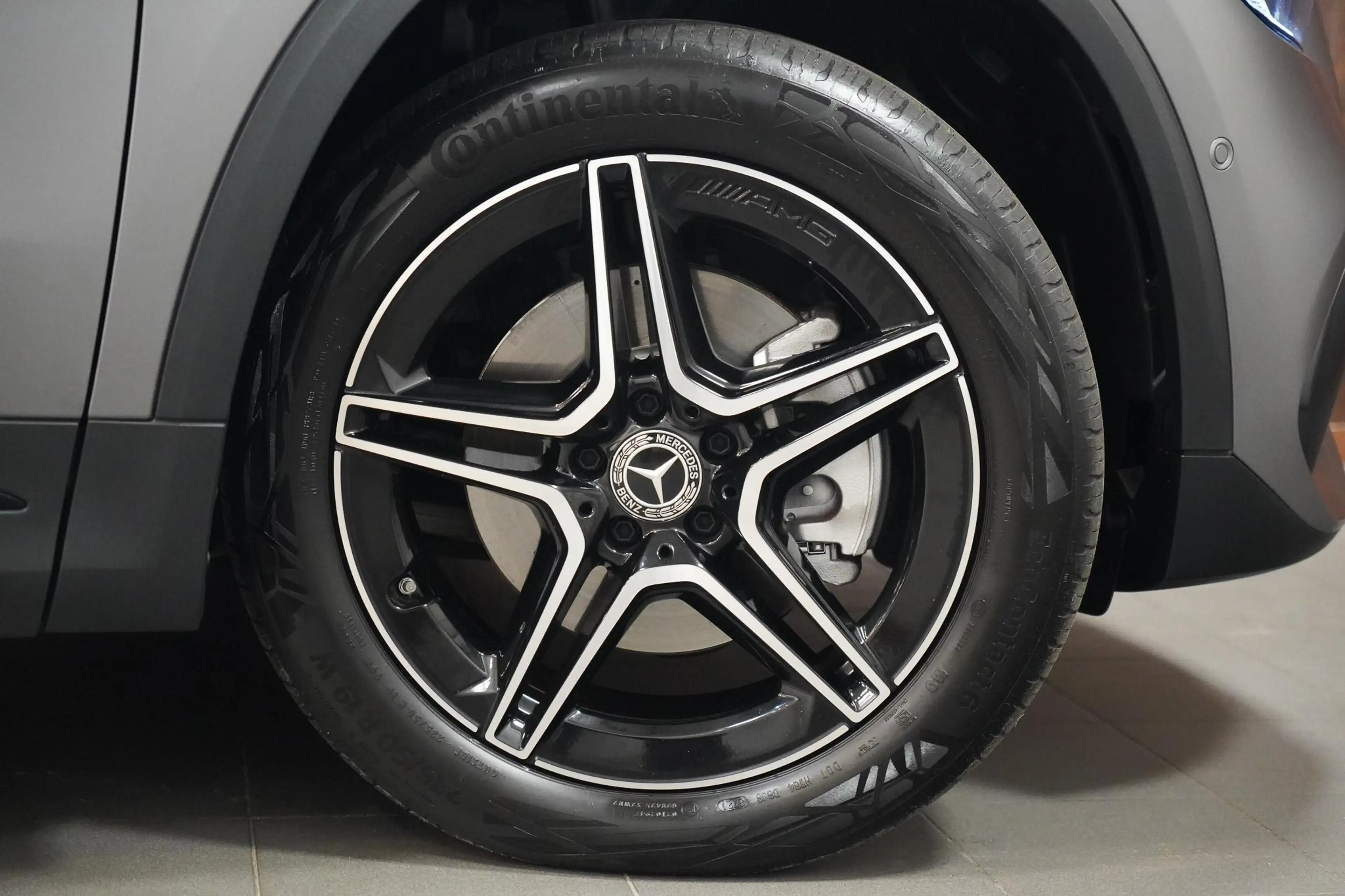 Mercedes-Benz GLA 250 e AMG Line — photo 33