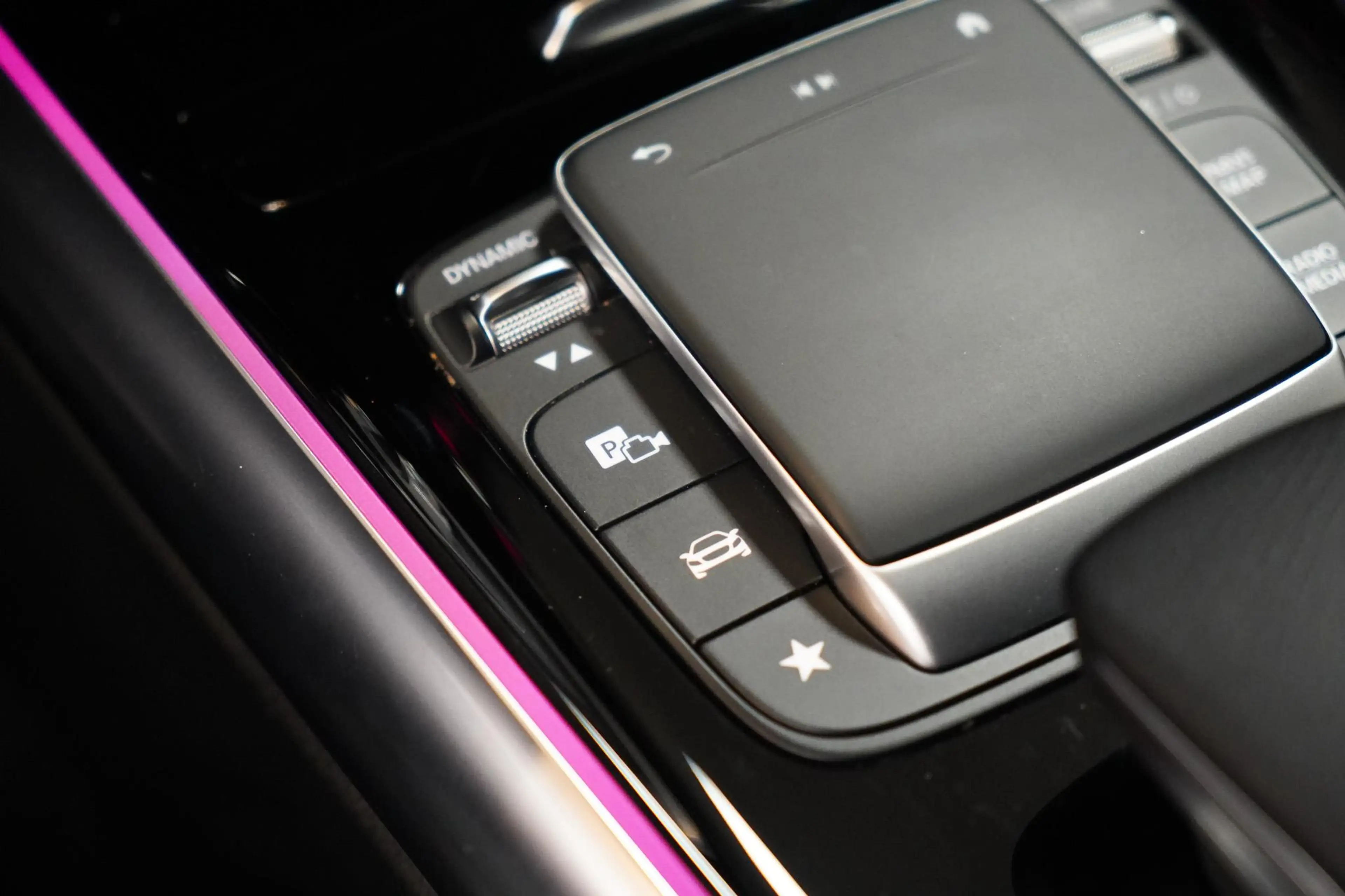 Mercedes-Benz GLA 250 e AMG Line — photo 19