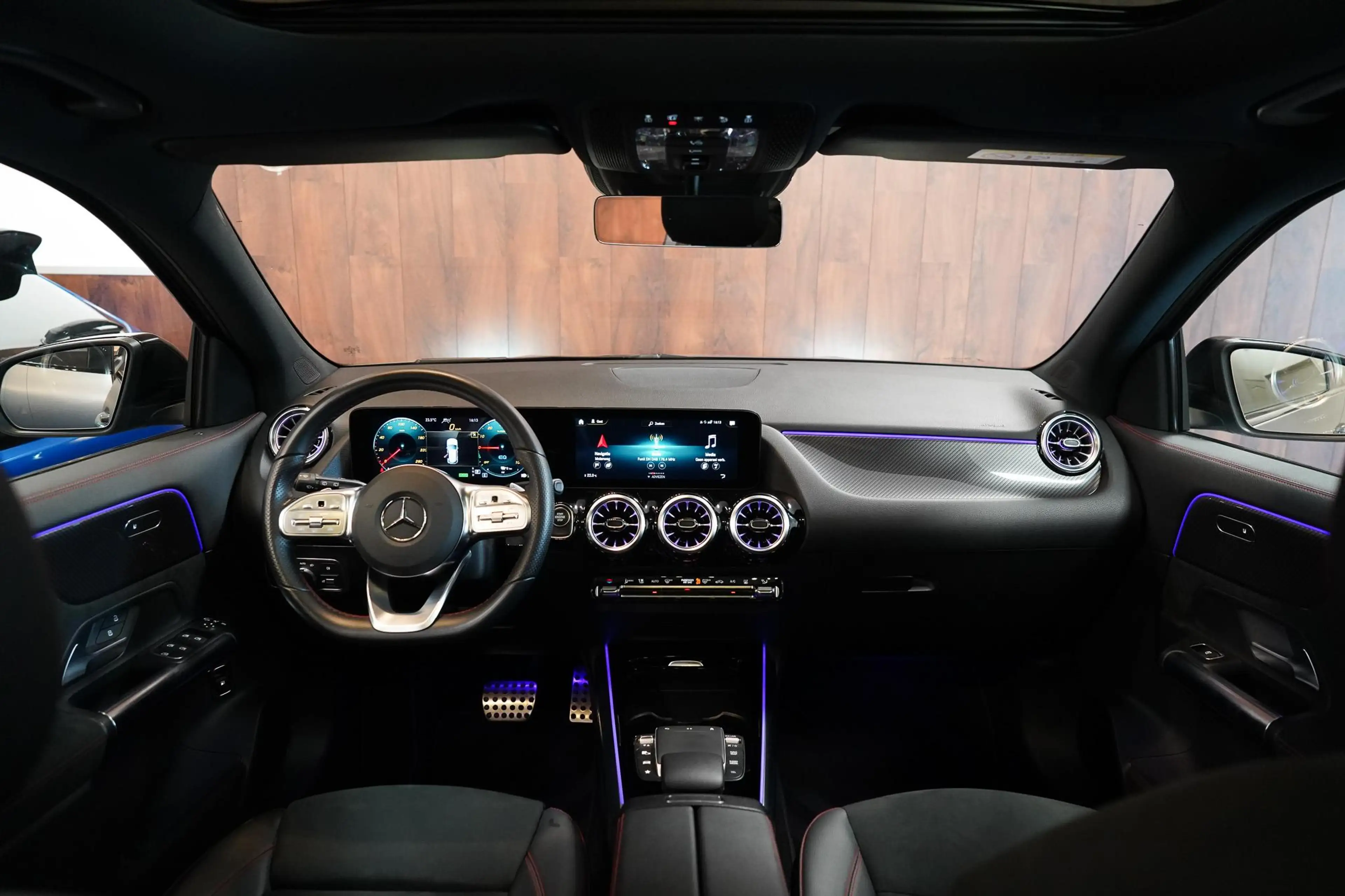 Mercedes-Benz GLA 250 e AMG Line — photo 25
