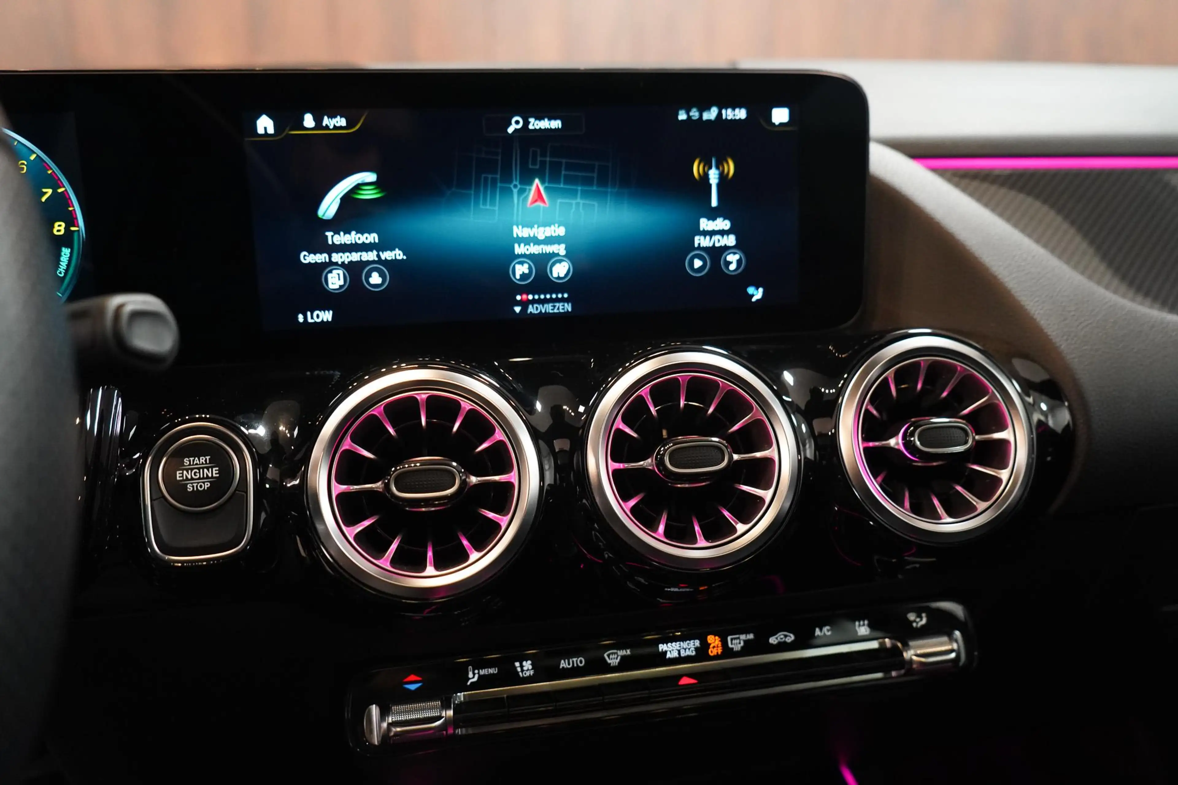 Mercedes-Benz GLA 250 e AMG Line — photo 15