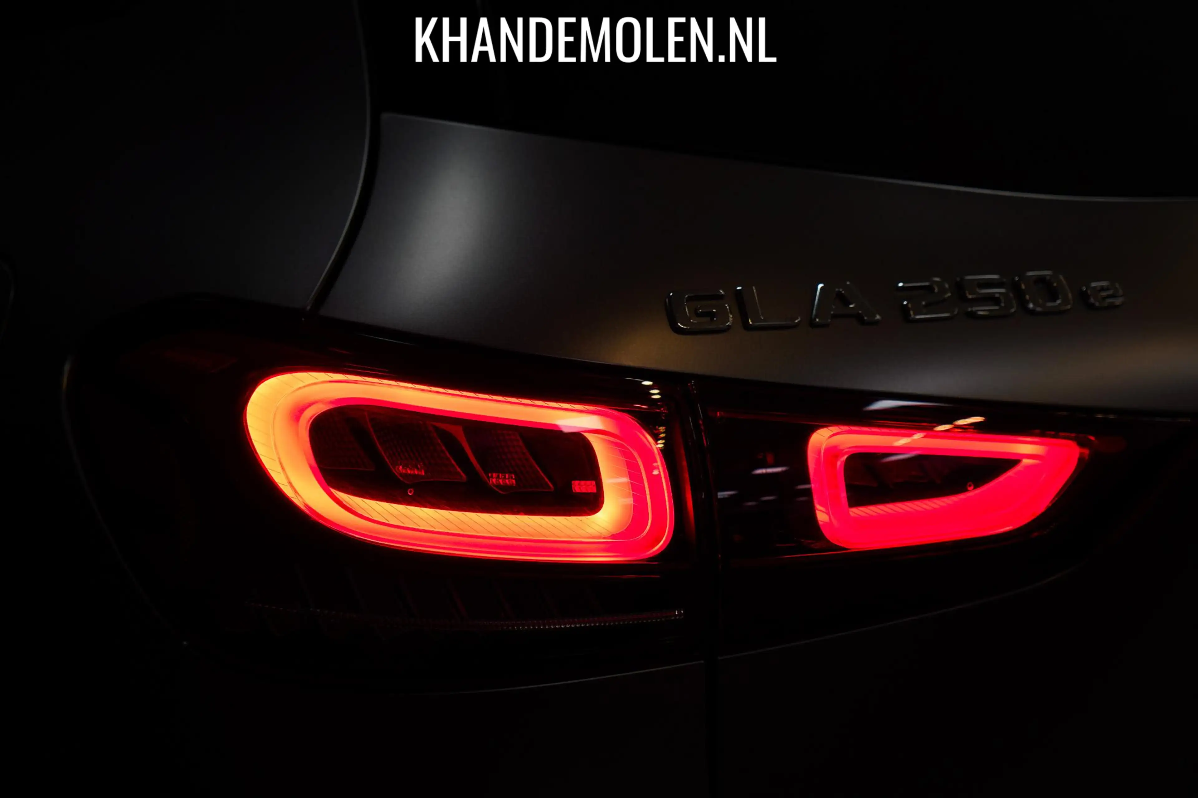 Mercedes-Benz GLA 250 e AMG Line — photo 32
