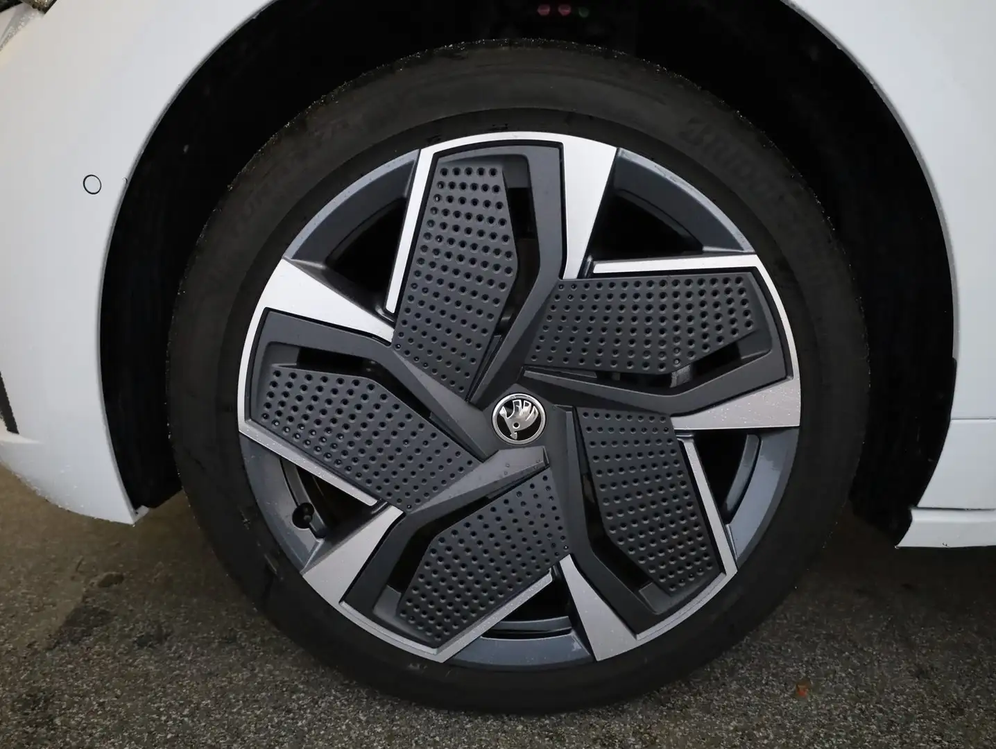 Skoda Enyaq RS Weiß - 2