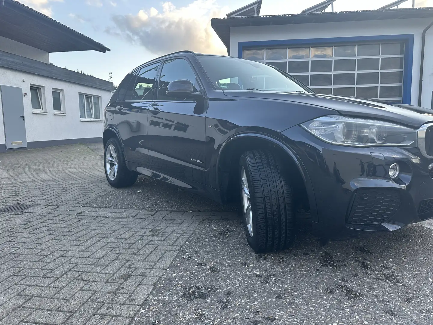 BMW X5 xDrive 30 d Schwarz - 2