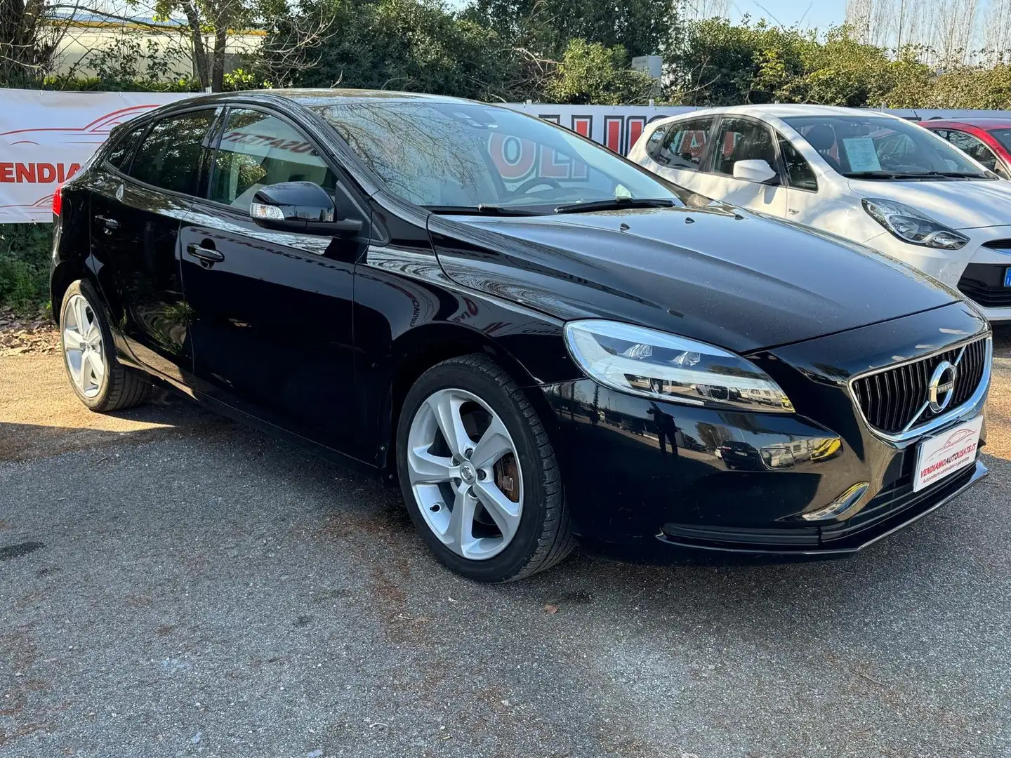 Volvo V40 V40 2.0 d2 Business geartronic my17 Černá - 2