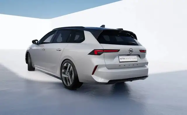 Opel Astra view 4