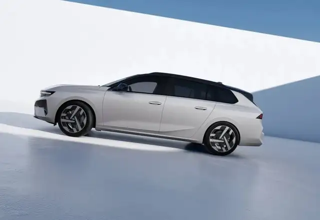 Opel Astra view 8