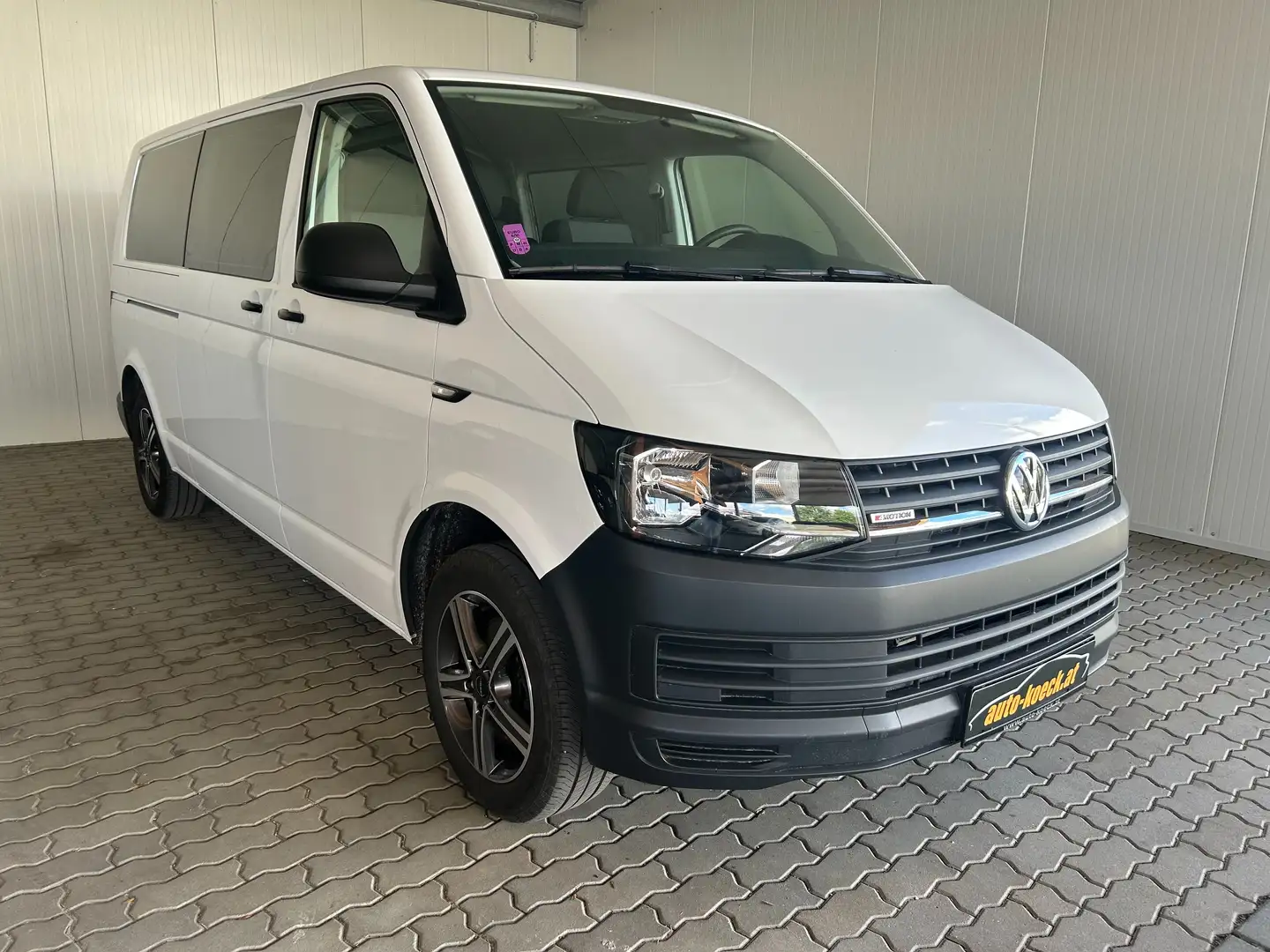 Volkswagen T6 Kombi lang 4Motion Netto  27492.- Weiß - 1