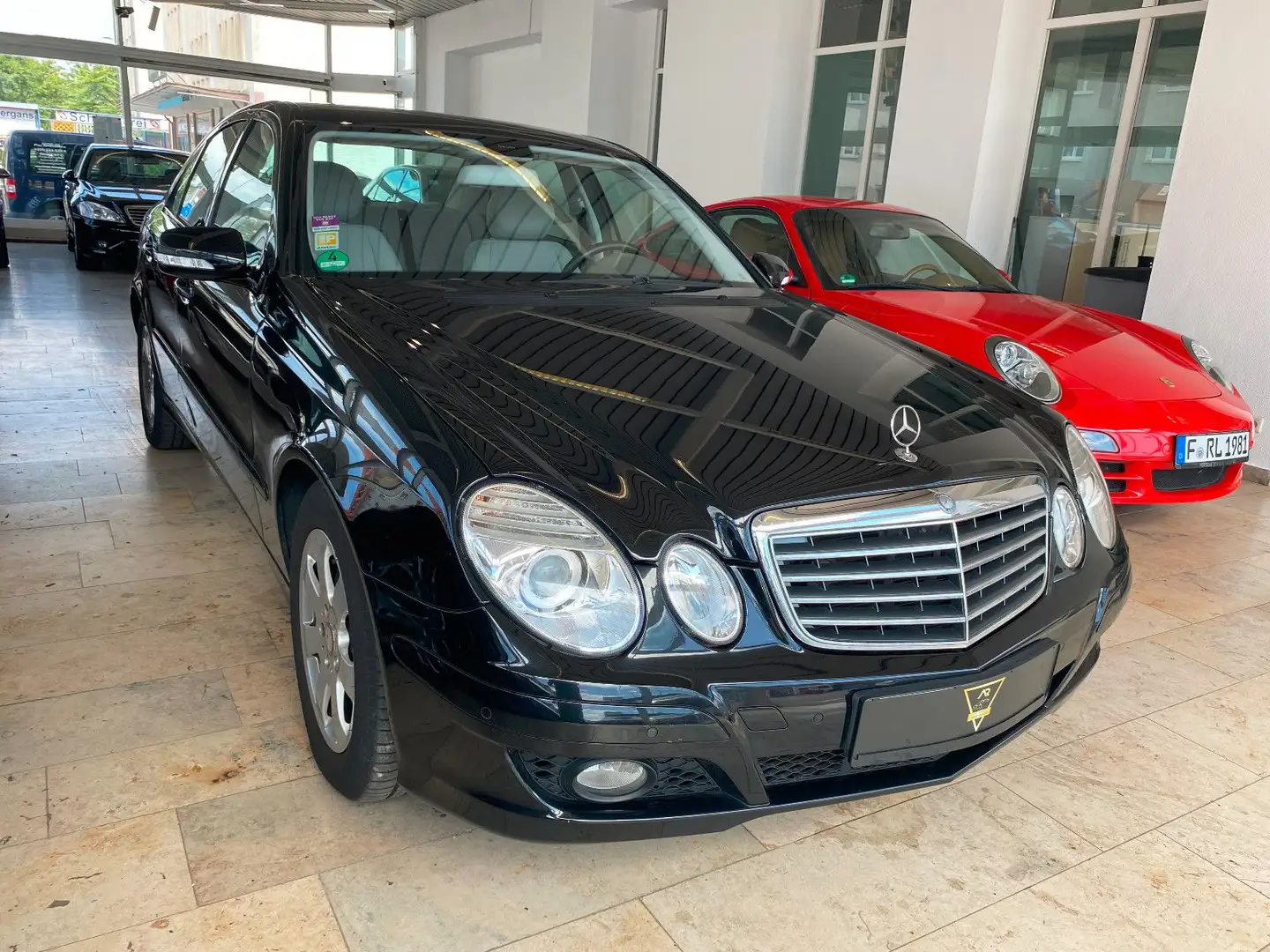 Mercedes-Benz E 200 CDI/1.Hd/SHZ/Sthz/Navi/Temp./PDC/Bluetooth Schwarz - 2